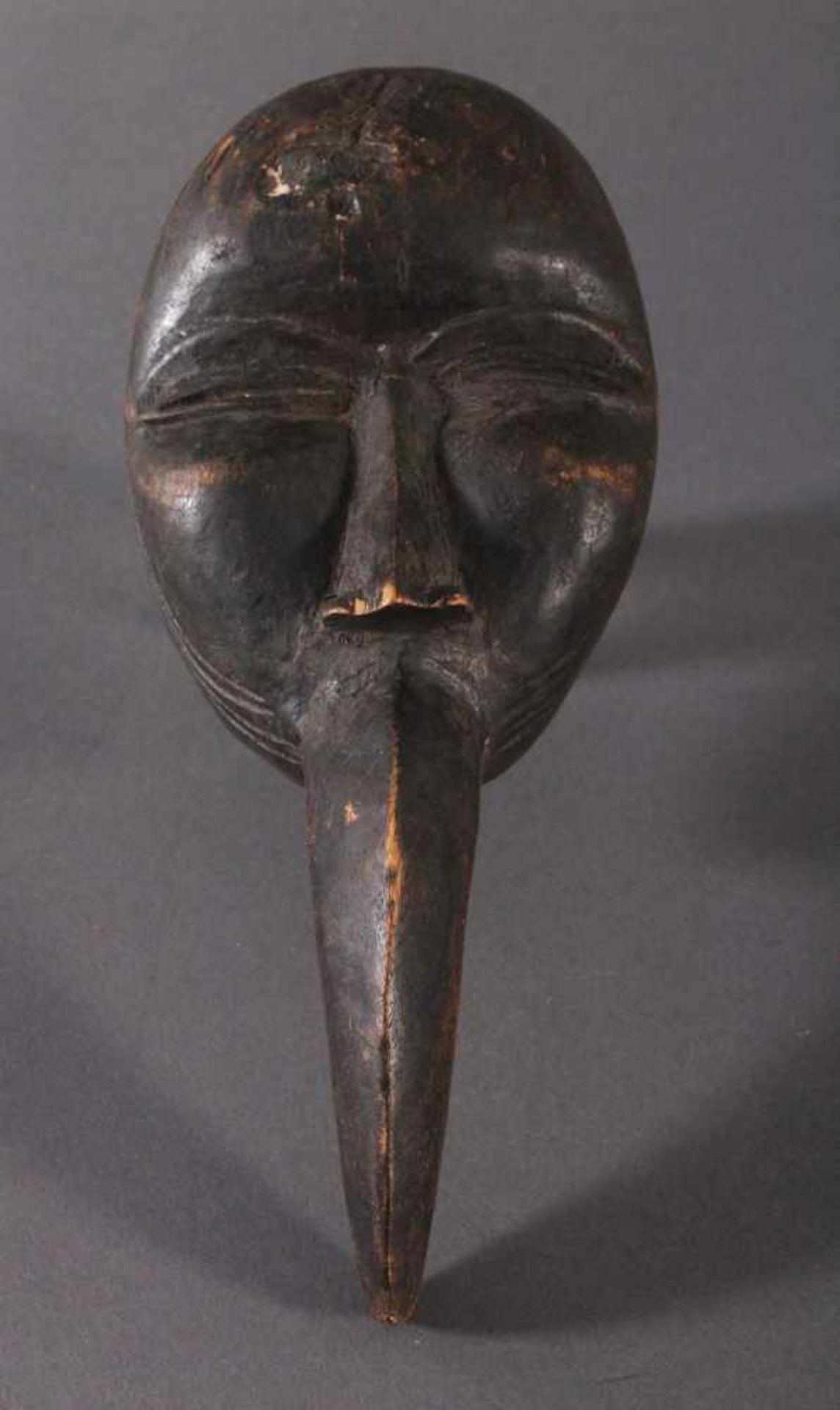 Antike Maske, Dan, LiberiaHolz, geschnitzt, dunkel patiniert, Schnabelmaske, ca. L-26 cm- - -20.00 %