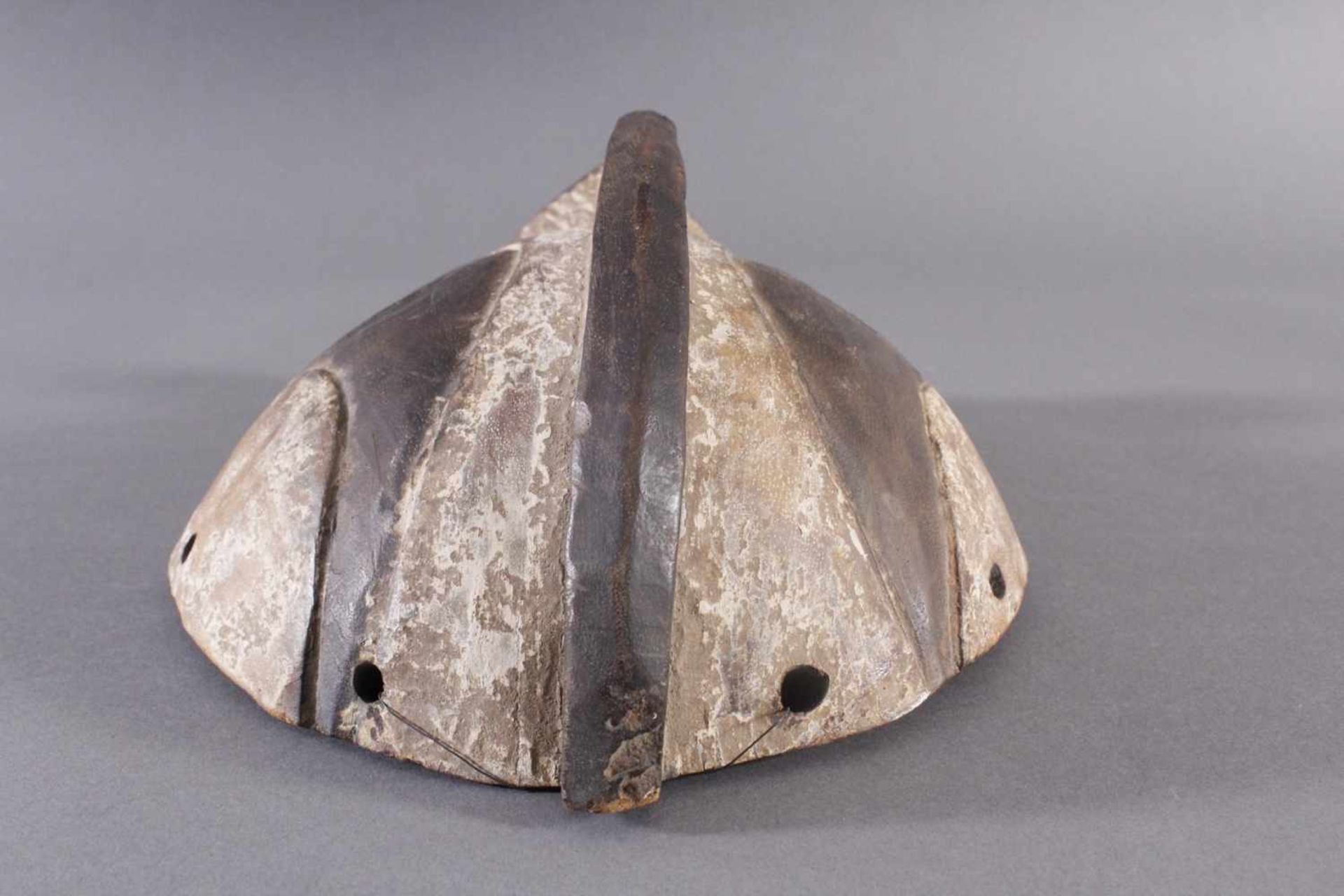 Antike Maske, GabunHolz, geschnitzt, braun patiniert und Kaolin Bemalung, ca. L-32 cm- - -20.00 % - Image 3 of 5