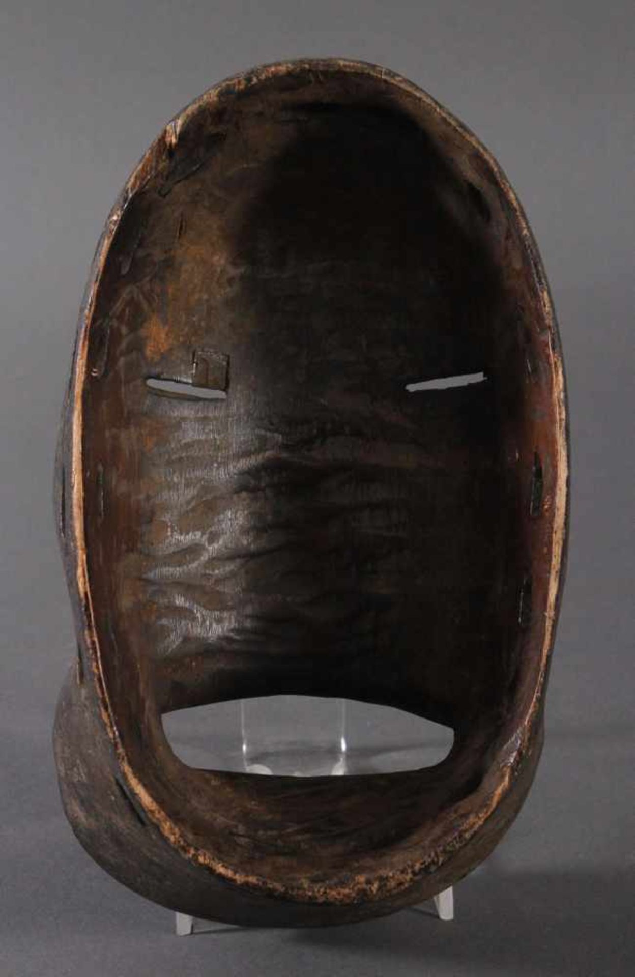 Antike Maske, Dan-Kran, ElfenbeinküsteHolz, geschnitzt, dunkel patiniert, weiße Farbfassung. Nach - Bild 4 aus 4