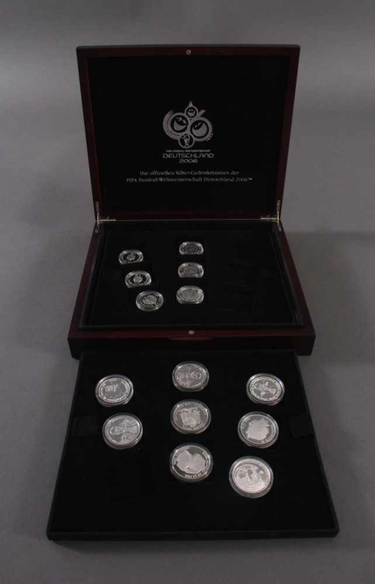 Die offiziellen Silber-Gedenkmünzen der Fifa Fußballweltmeisterschaft Deutschland 2006Alle in PP,
