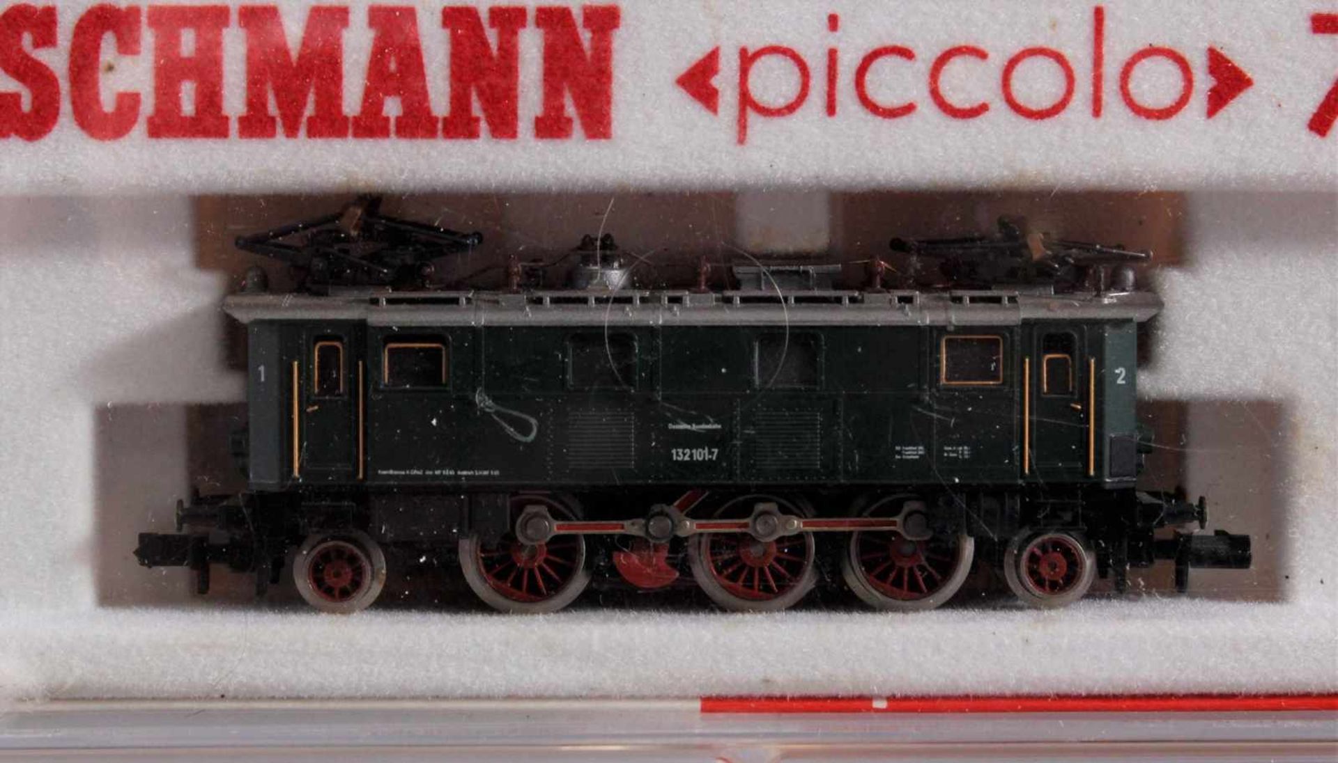Fleischmann Piccolo E-Lok 7369 mit 2 Personen - und 2 GüterwaggonsModellnummer der Waggons, 8122, - Bild 2 aus 2
