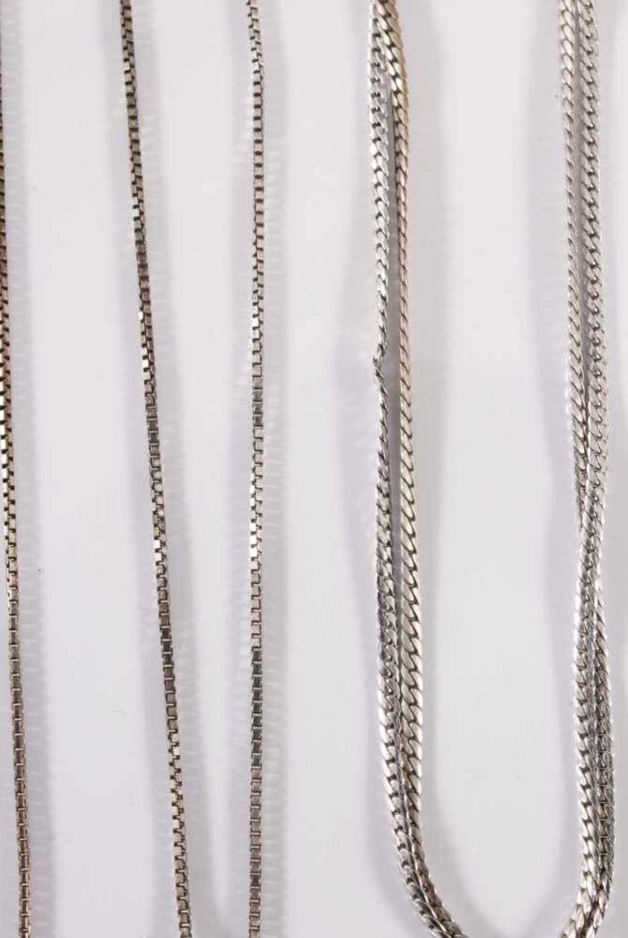 Konvolut Silberschmuck1 Halskette mit Sternzeichenanhänger Löwe, 1 Halskette aus Gliedern und - Bild 3 aus 4