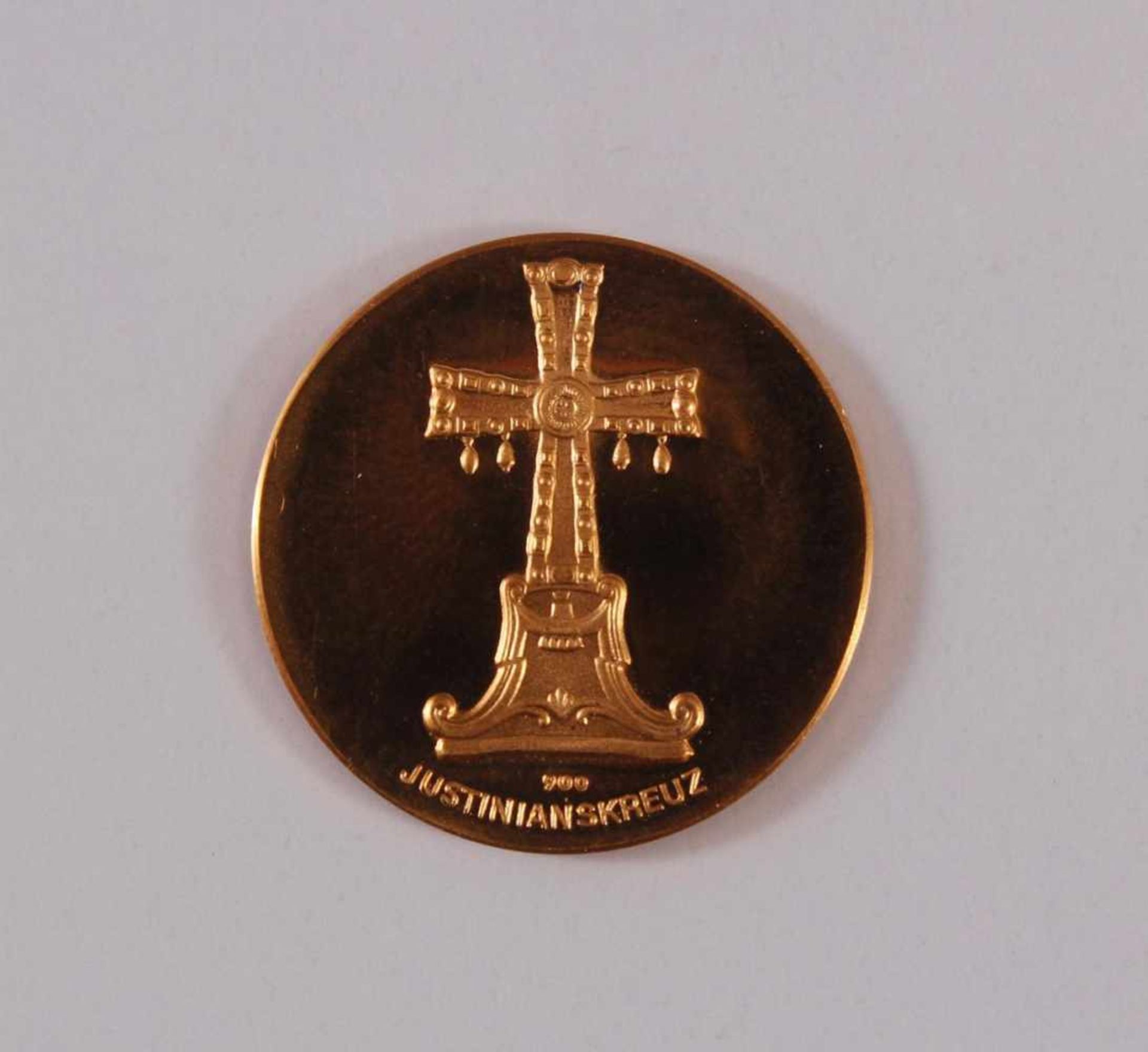 Goldemedaille Paul VI. 1897 - 1978900er Gold, D-2 cm. 3,45 g.- - -20.00 % buyer's premium on the - Bild 2 aus 2