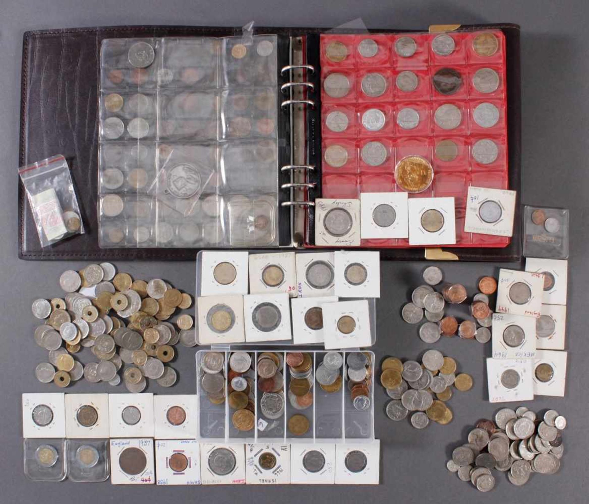 Sammlung Münzen Alle WeltGroßes Konvolut Münzen, mit Münzalbum- - -20.00 % buyer's premium on the