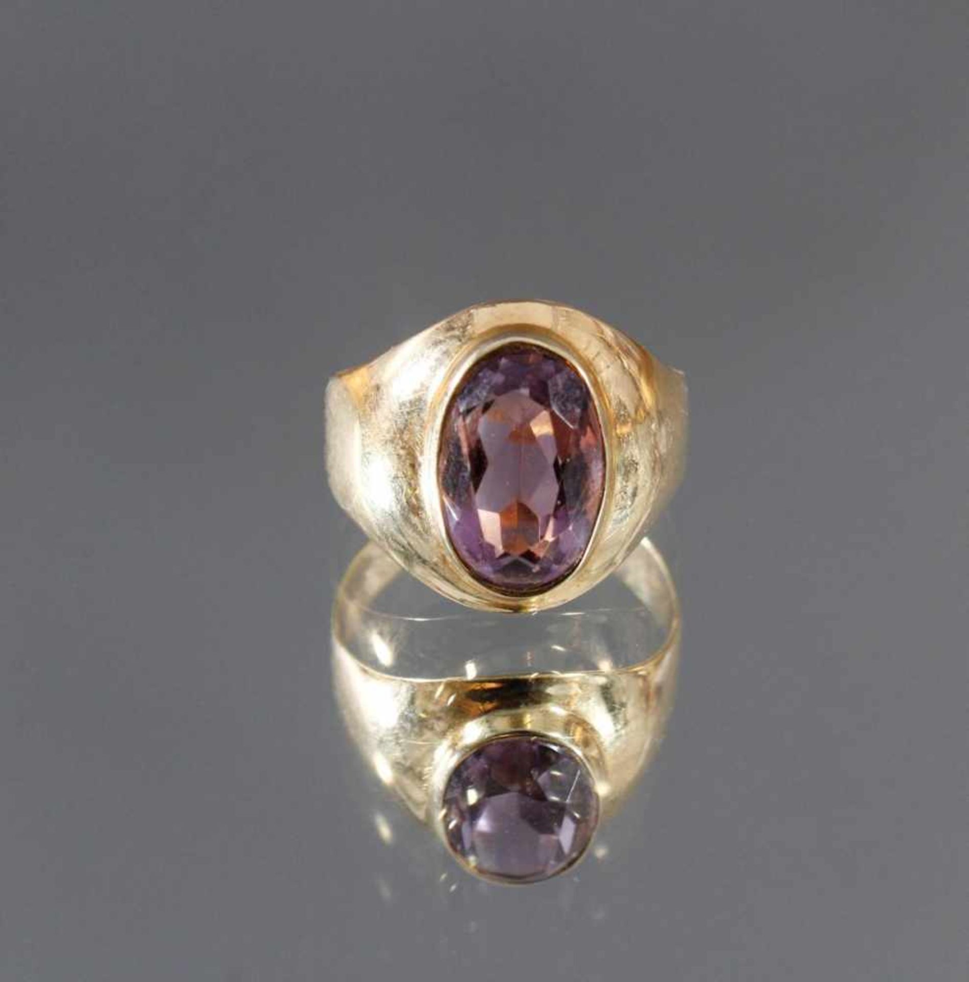 Damenring mit Amethyst, 8 kt GelbgoldPunziert 333, facettierter Amethyst, ovale Form,  ca. 1,1 x - Bild 2 aus 4