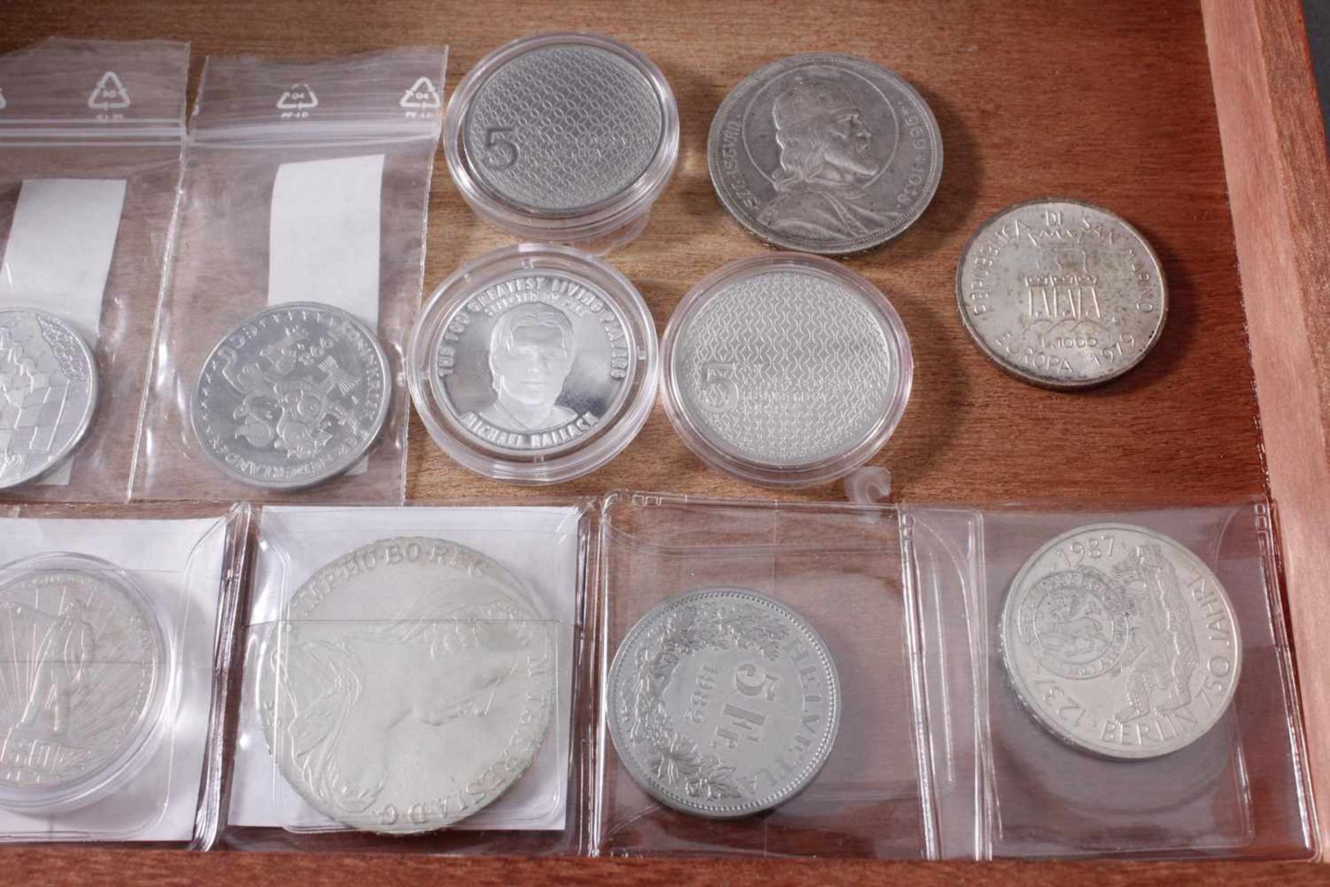 Sammlung Münzen und Medaillen1 1/2 Euro, 900er Silber, 22 g. 1 1/2 Euro Frankreich 2006, Silber - Bild 5 aus 5