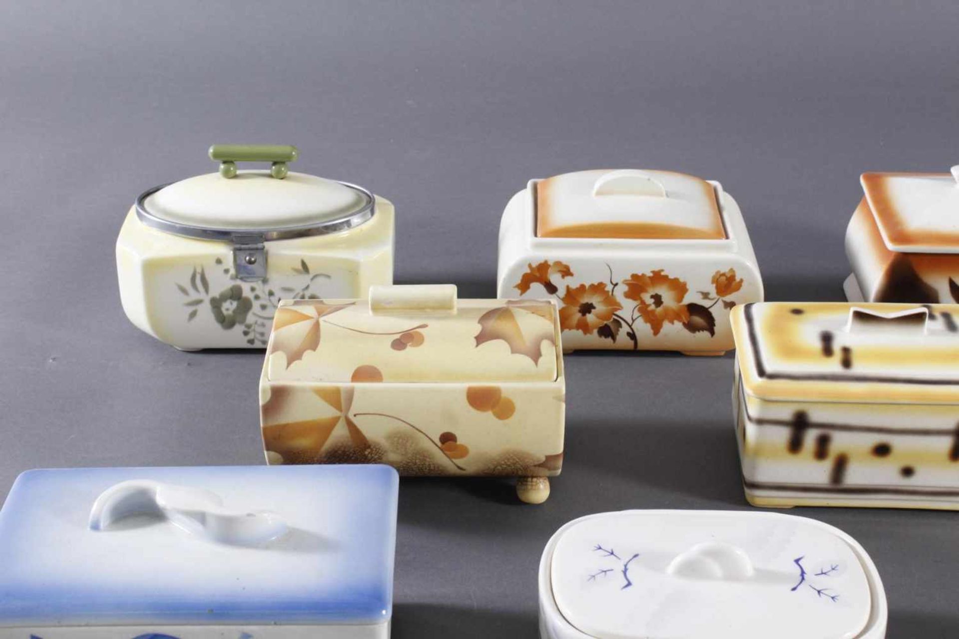 10 Keramik Gebäck- / AufbewahrungsdosenUnterschiedliche Hersteller. Farbige Dosen, jeweils mit - Image 2 of 6