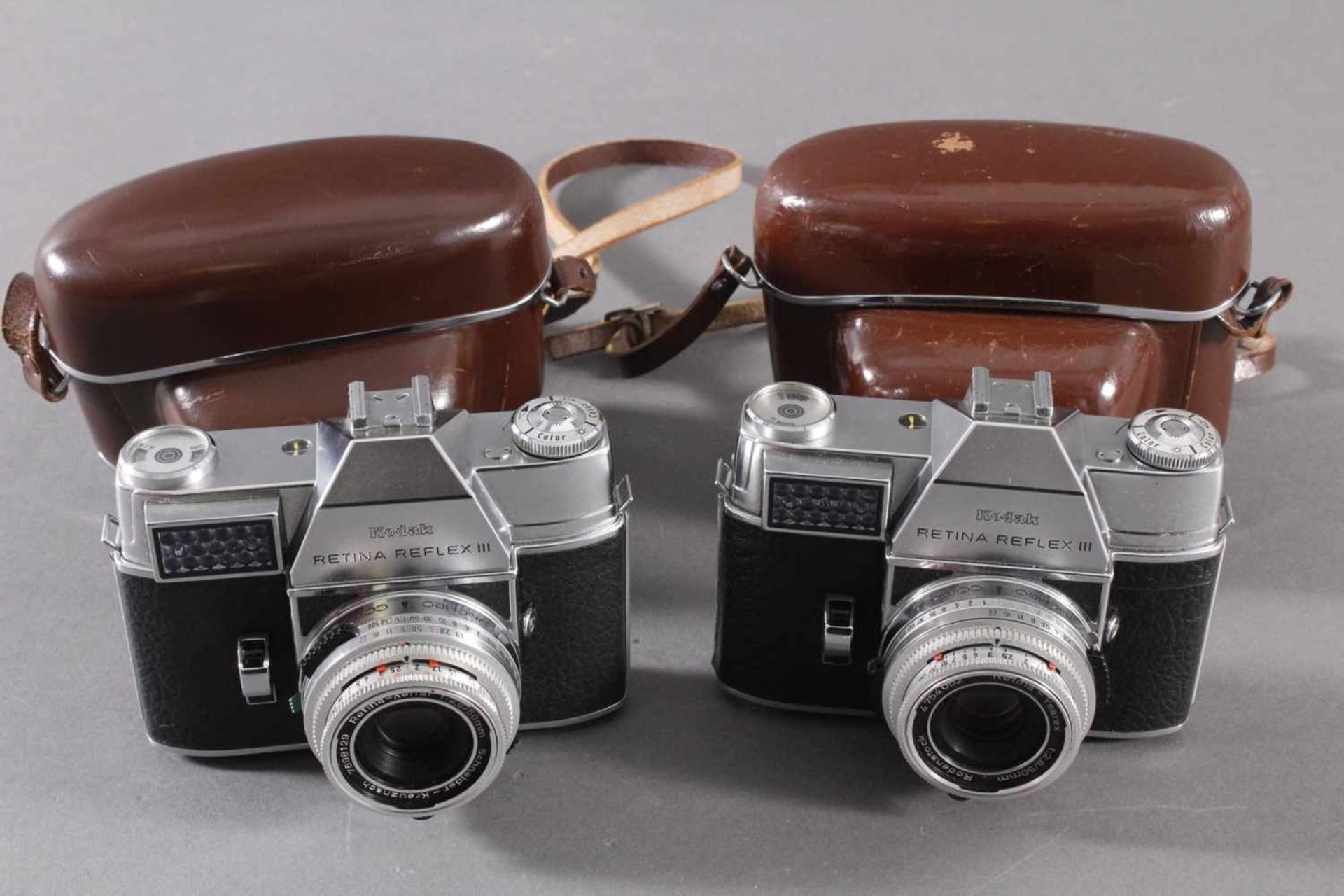 Zwei Fotoapparate/Kameras, KodakKodak Retina Reflex III + Synchro Compur. 1x Retina Xenar 2,8/ - Bild 2 aus 3