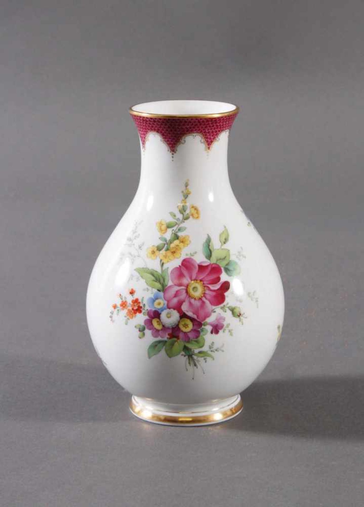 Vase, Höchster Porzellanmanufaktur, signiert Kurt Schröder (1927 - 2008)Weißporzellan, Balustervase,