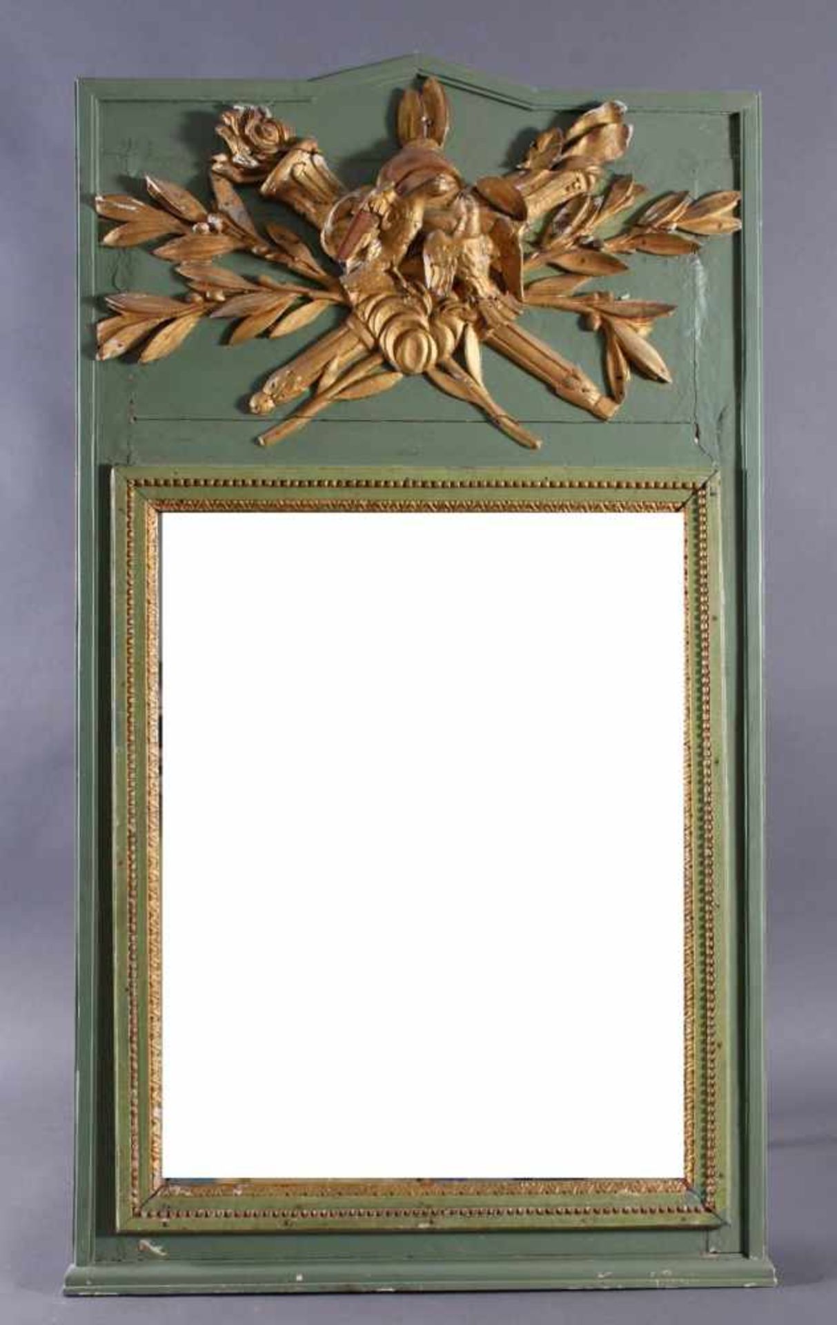 Trumeau, Frankreich 18. JahrhundertHolz, grün und gold gefasst, profilierte Spiegelrahmen, oberer