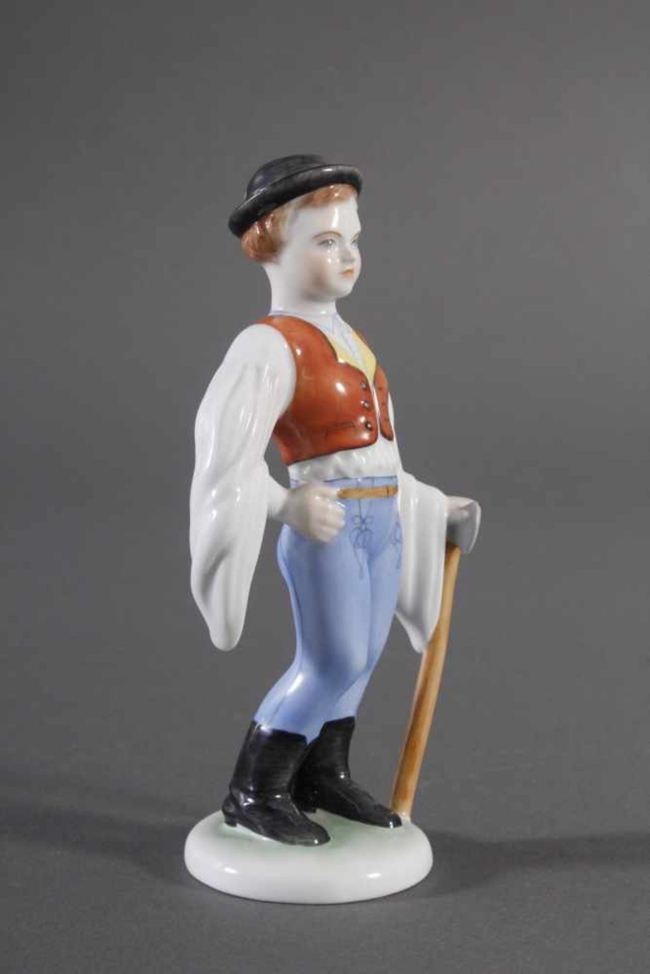 Herend-Figur, Ungarn, "Trachten Junge mit Axt"Porzellan, polychrom bemalt, Unterseite mit - Image 2 of 5