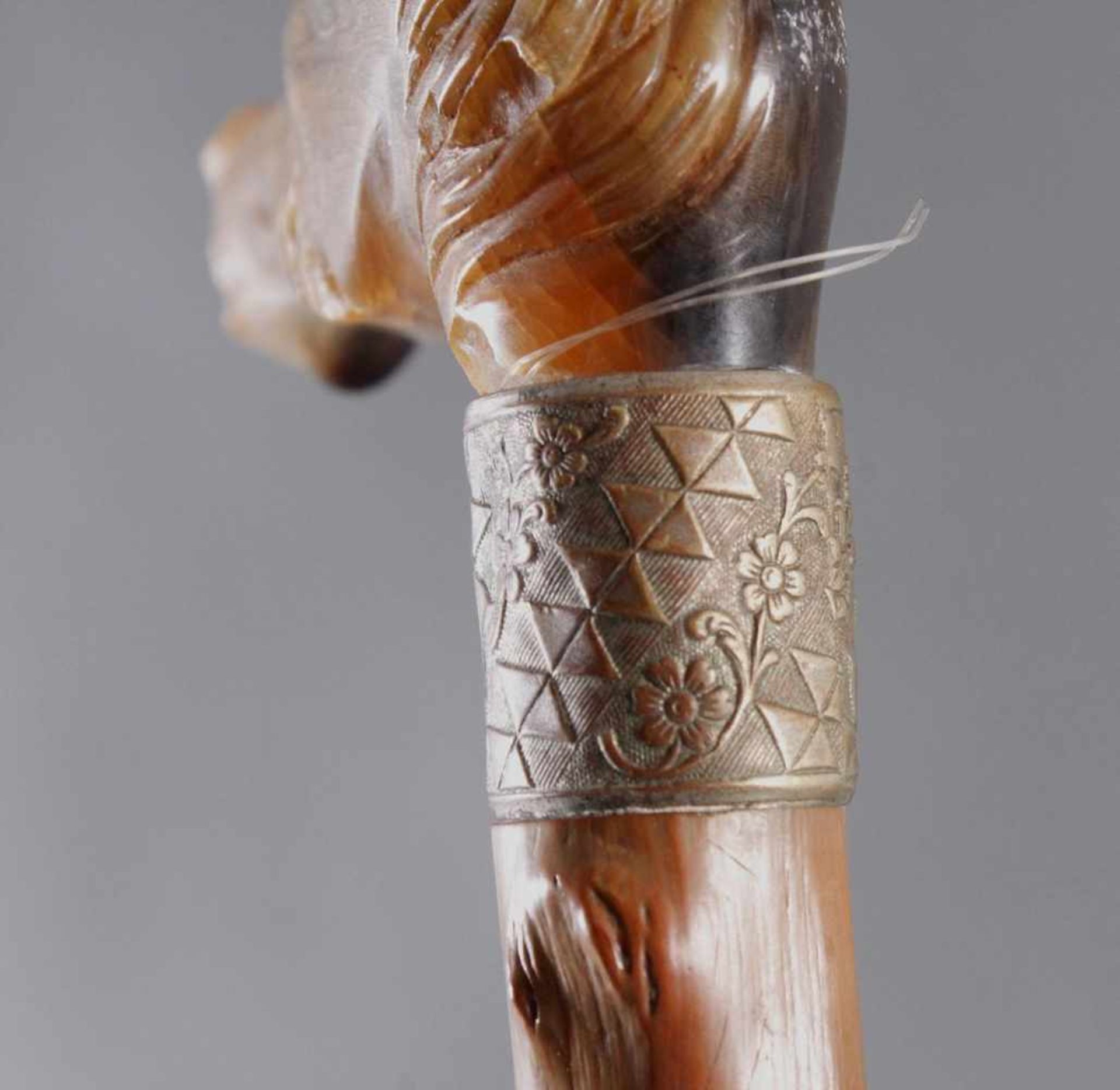 Spazierstock mit Pferdekopf aus HornSchlehen Holz/Horn, geschnitzt, in Form eines Pferdekopfes ( - Image 5 of 5