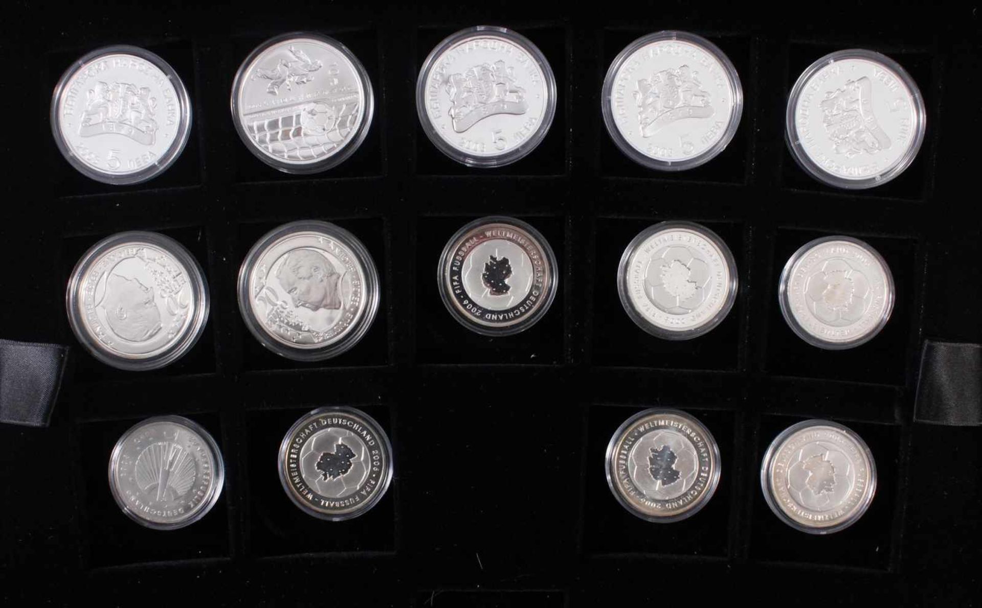 Die offiziellen Silber-Gedenkmünzen der Fifa Fußballweltmeisterschaft Deutschland 2006Alle in PP, - Bild 3 aus 7