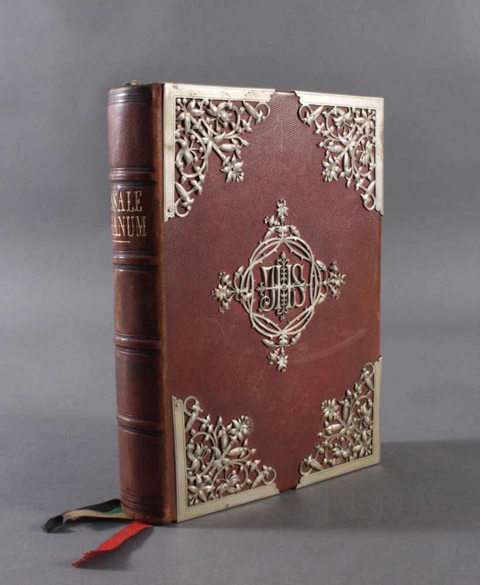 Missale Romanum von 1886Ledereinband mit Eisenbeschlägen. Einband mit leichten Kratzern, erste