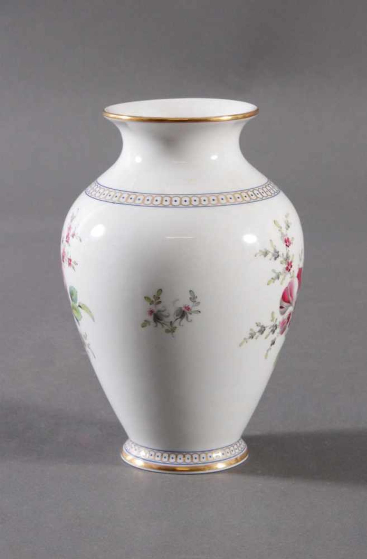 Vase, Höchster Porzellanmanufaktur, signiert Kurt Schröder (1927 - 2008)Weißporzellan, Balustervase, - Bild 2 aus 7