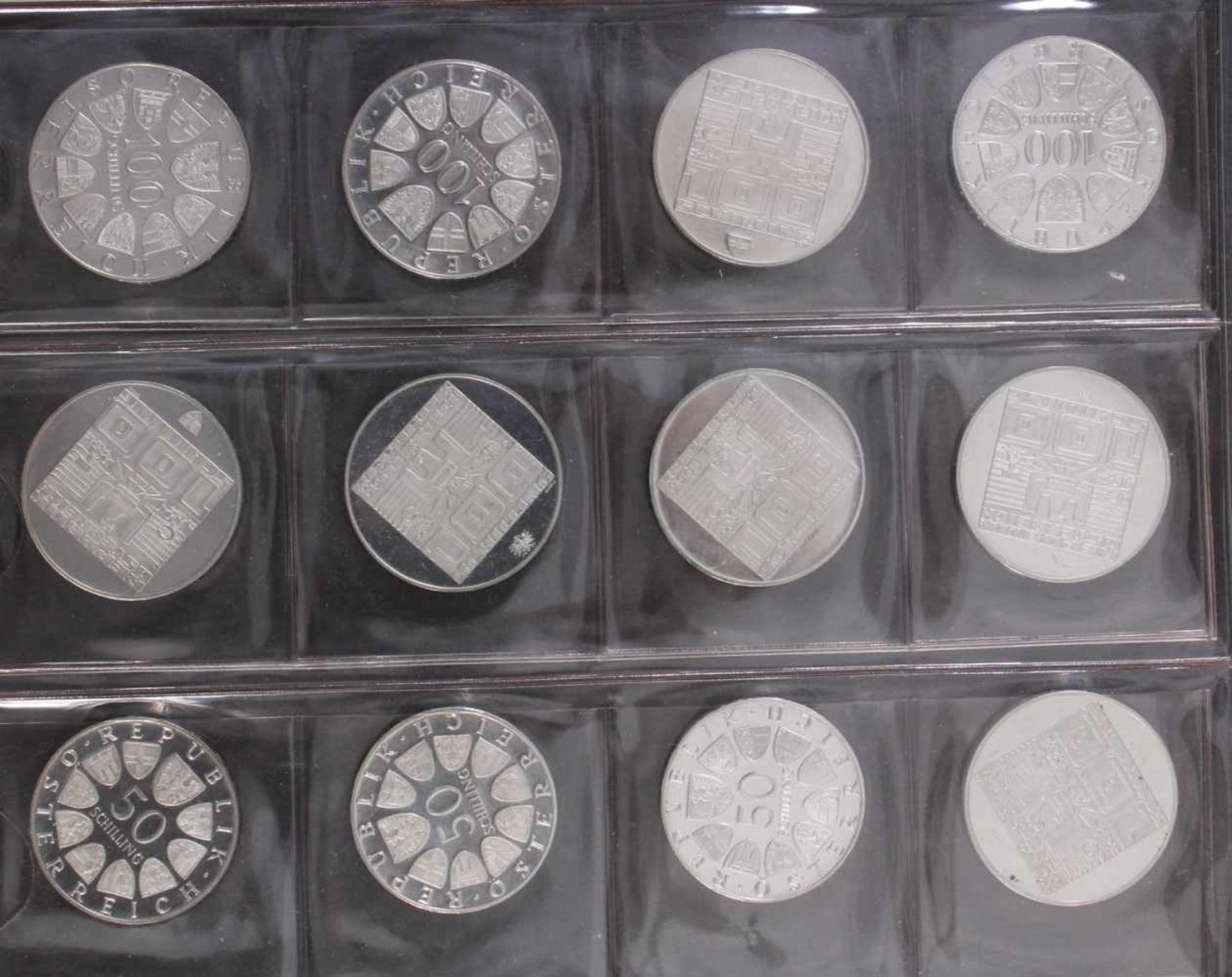 Ungarische Münzen und SilbermünzenFast 50 Stück, dabei viel Silber. Forint, Pengö, Korona... Teils - Bild 9 aus 12
