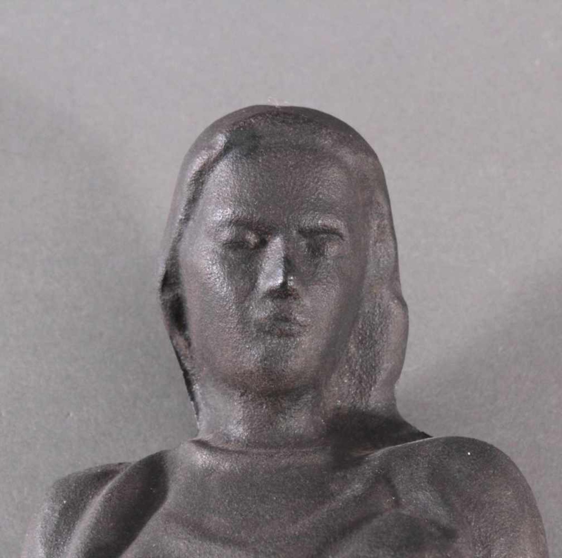 Eisenskulptur "Heilige Barbara", 2. Hälfte 20. Jh.Schwere Skulptur, ca. Höhe 49 cm, Breite 19 cm, - Image 2 of 3