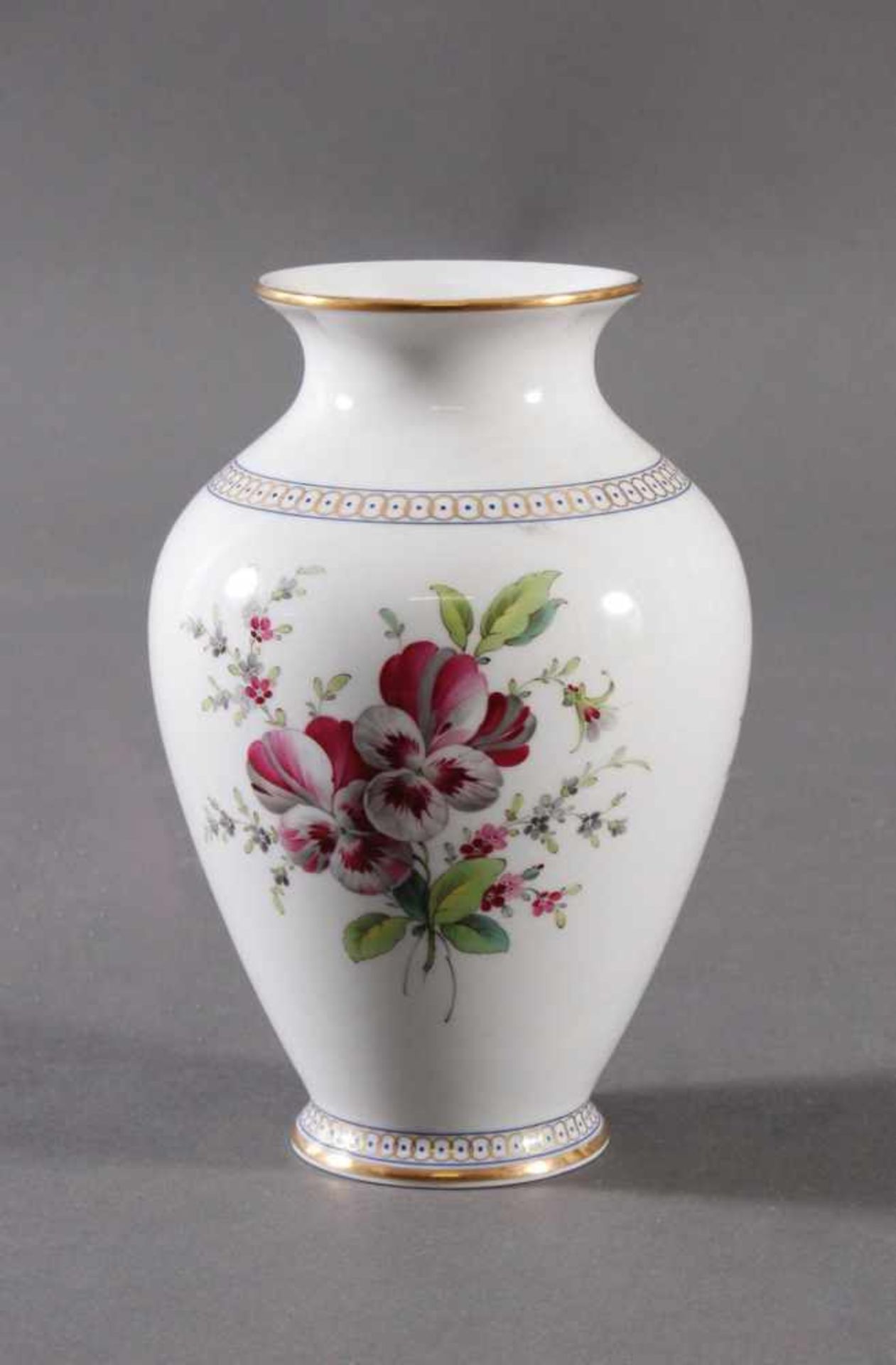 Vase, Höchster Porzellanmanufaktur, signiert Kurt Schröder (1927 - 2008)Weißporzellan, Balustervase, - Bild 3 aus 7