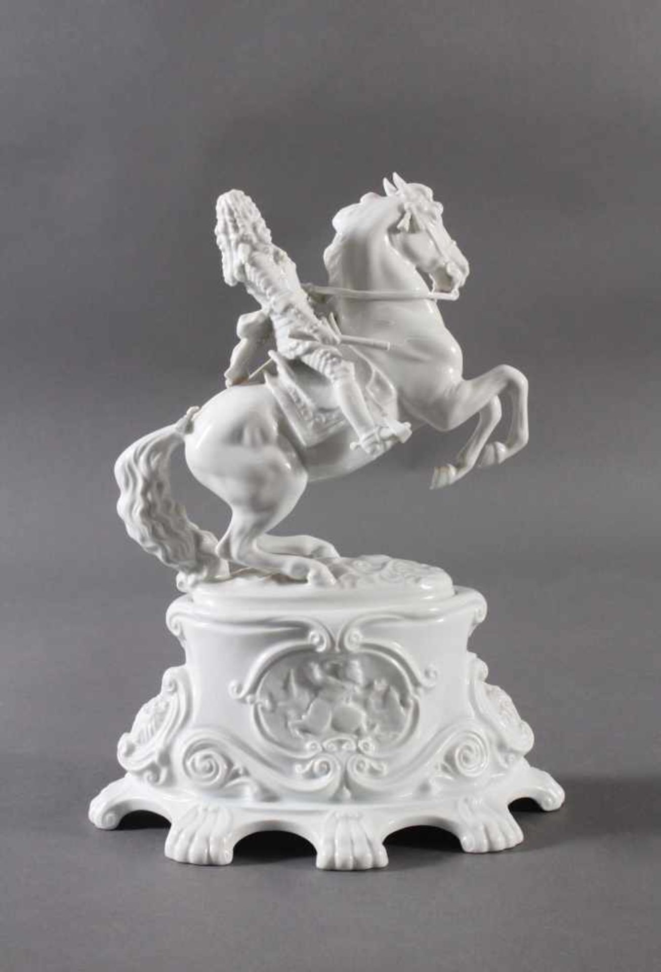Augarten Wien, "Prinz Eugen von Savoyen-Carignan"Weißporzellan-Figur,Sockel mit 2 Reserven, - Bild 3 aus 7