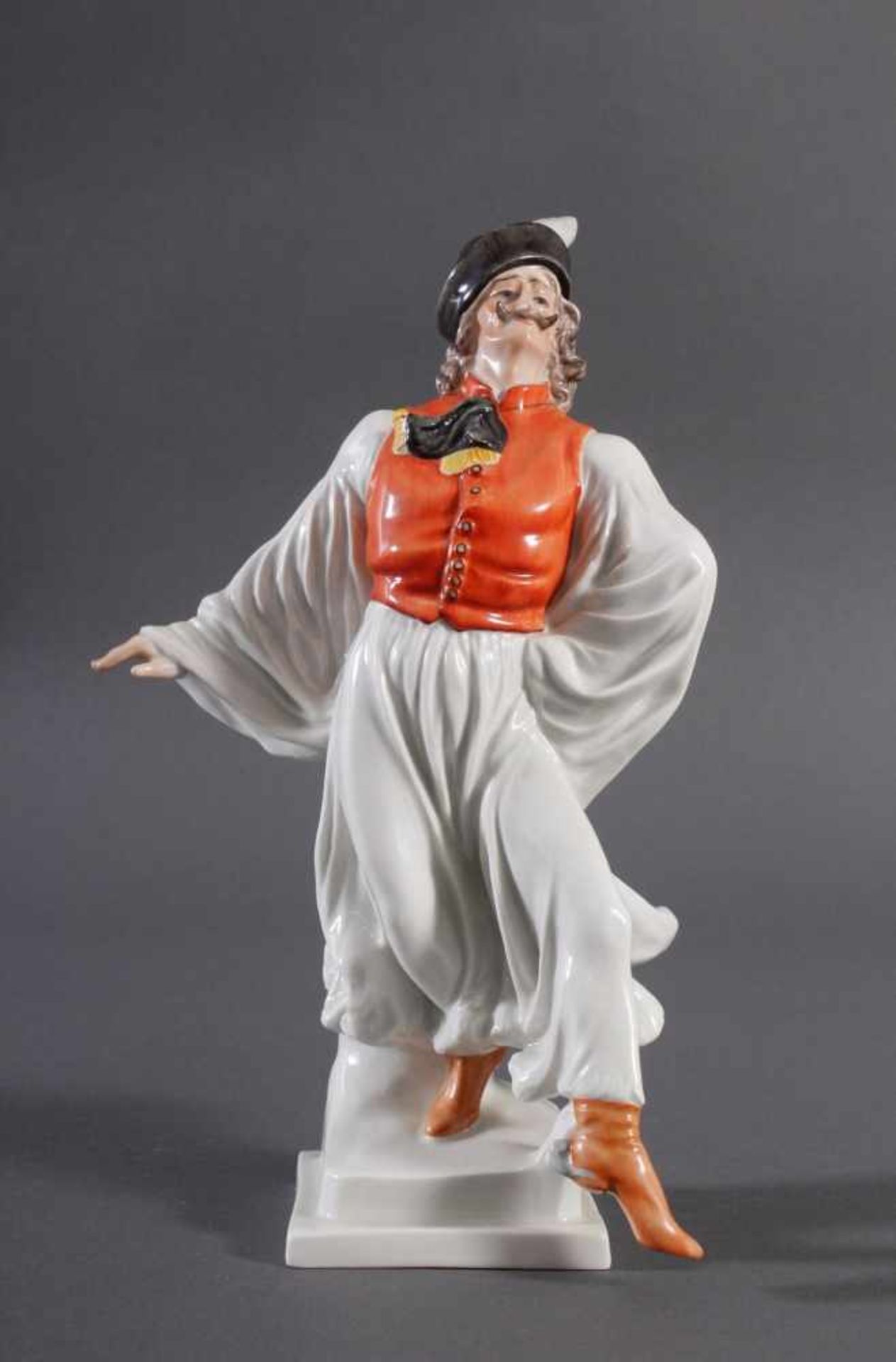 Herend-Figur, Ungarn, "Ungarischer Tänzer in Tracht"Porzellan, polychrom bemalt, Unterseite mit