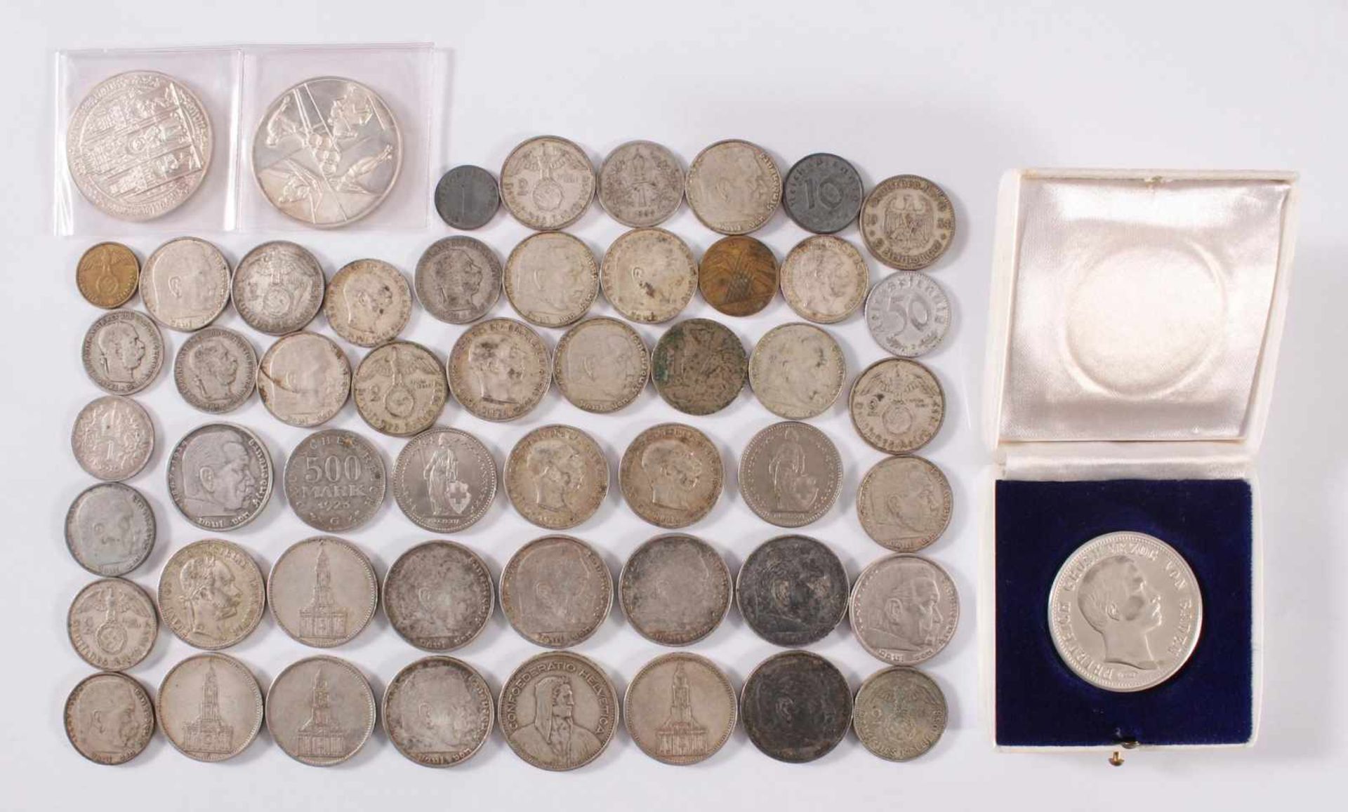 Kleine Sammlung Münzen13 x 5 Mark Hindenburg und Katharinenkirche. 20 x 2 Reichsmark. 7x 1 Corona