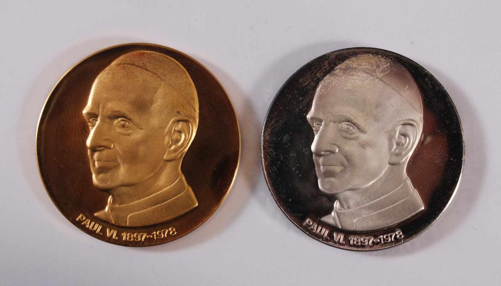 Gold- und Silbermedaille Paul VI. 1897 - 1978, Justinianskreuz900er Gold, D-4 cm. 33,6 g.