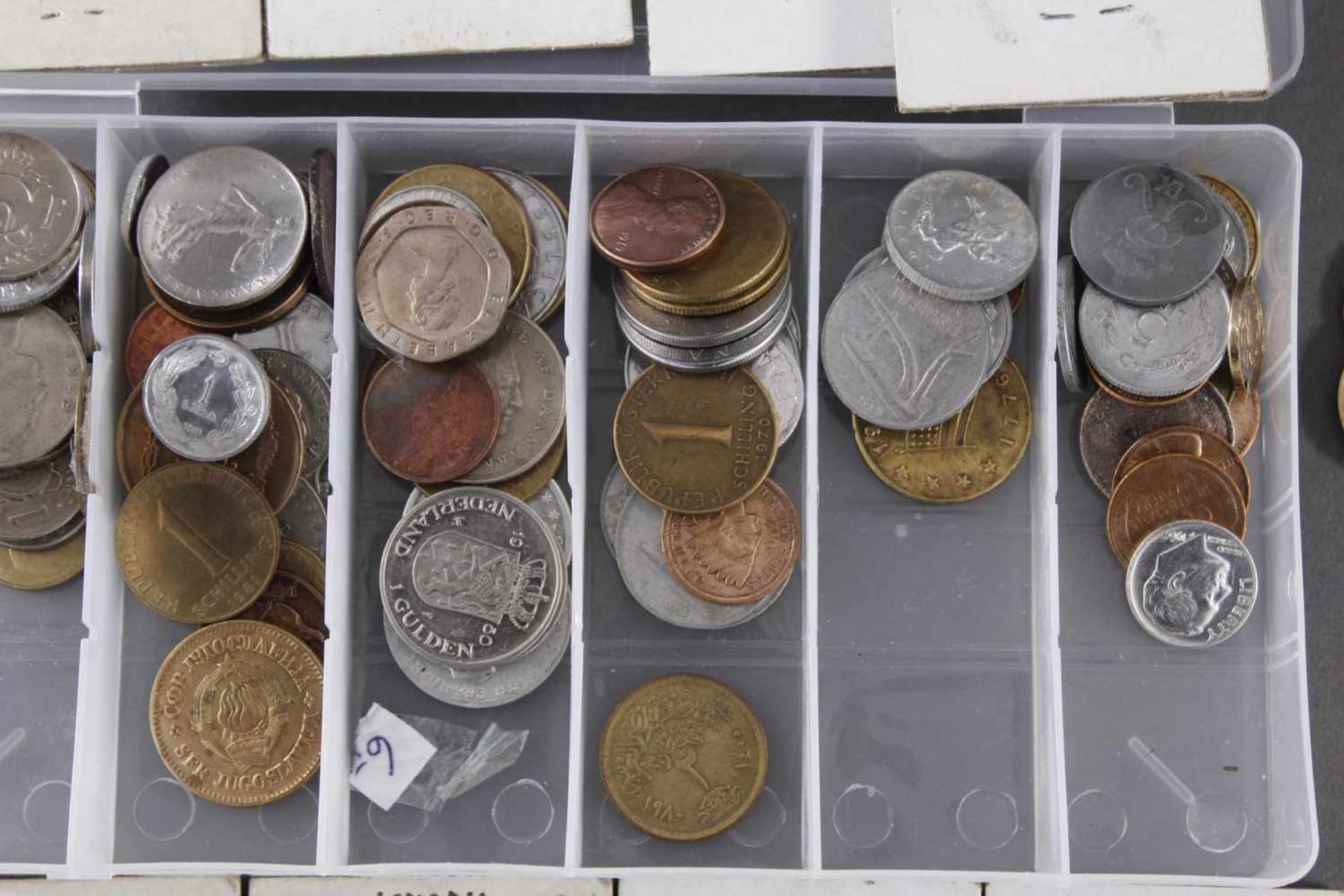 Sammlung Münzen Alle WeltGroßes Konvolut Münzen, mit Münzalbum- - -20.00 % buyer's premium on the - Bild 4 aus 5
