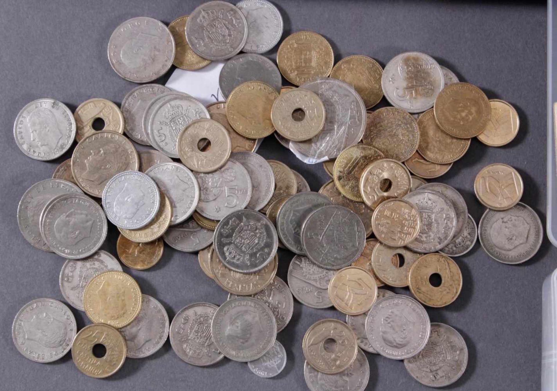 Sammlung Münzen Alle WeltGroßes Konvolut Münzen, mit Münzalbum- - -20.00 % buyer's premium on the - Bild 2 aus 5
