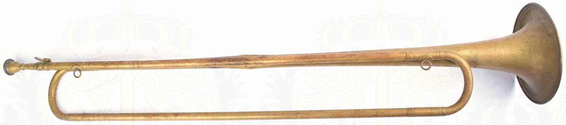 FANFARE, Tombakblech, mit Mundstück, einige Dellen, L. 78cm, 30er bis 50er Jahre