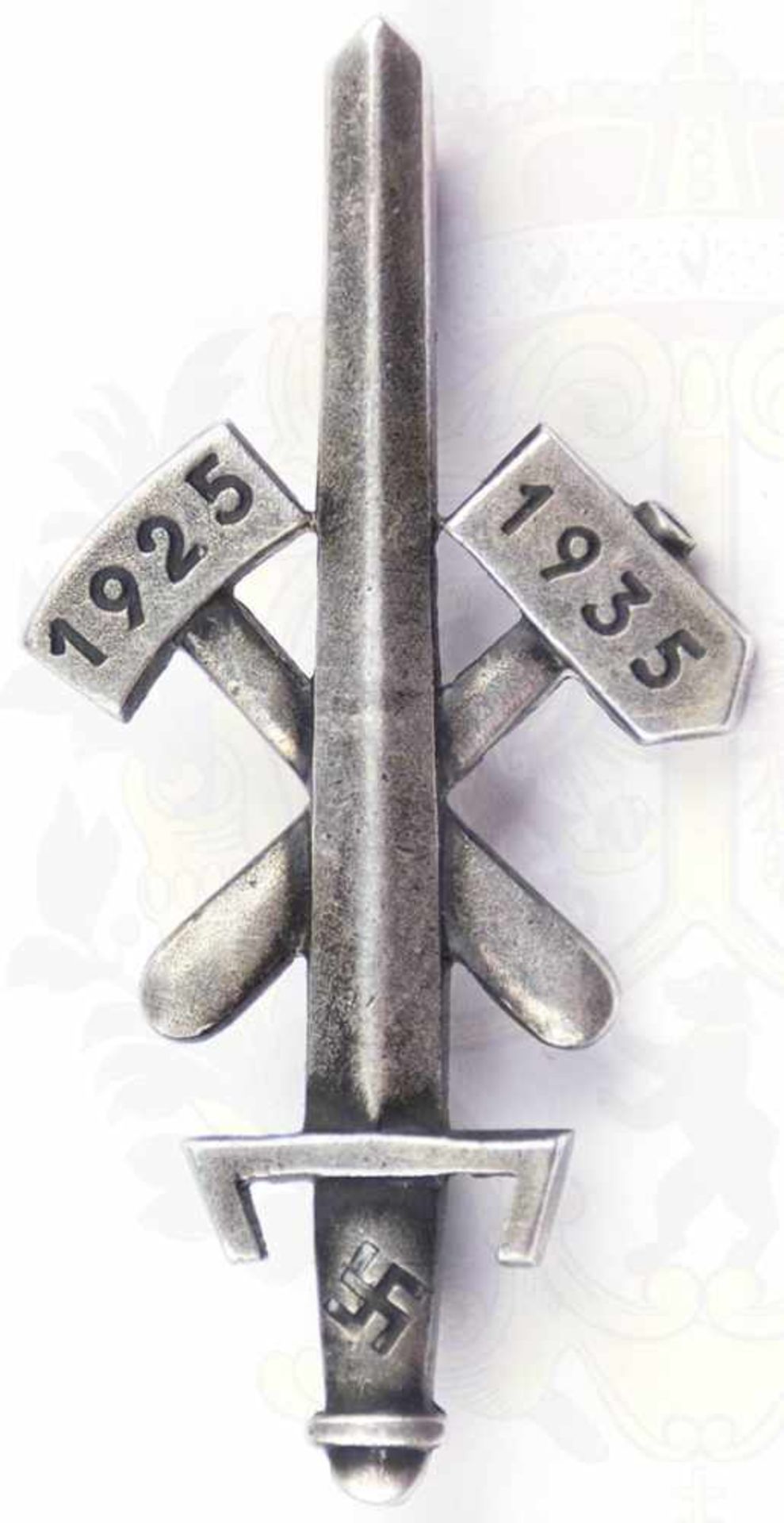 GAU-EHRENZEICHEN ESSEN, Silber/punziert „935“, an entspechender Nadel m. Sicherung, 5gr., 39,5x19,