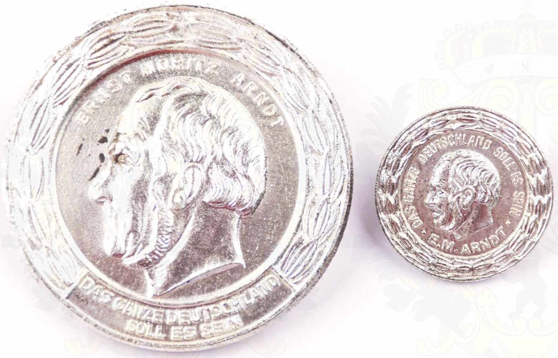 ERNST-MORITZ-ARNDT-MEDAILLE u. 20mm Miniatur, beide Silber, Punzen „900“, Querbroschur