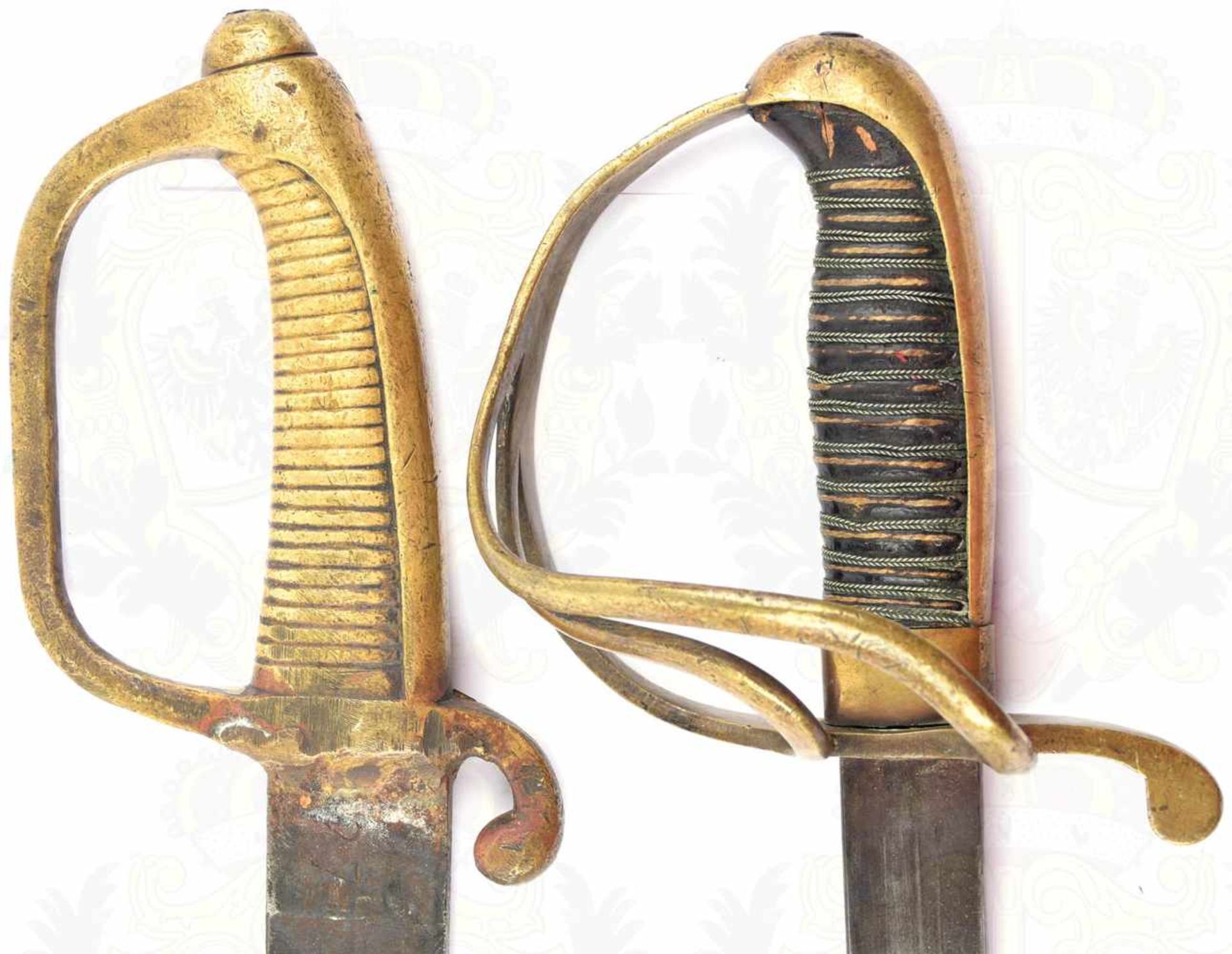 2 BLANKWAFFEN: Sabre Briquet, gekürzte Klinge, am Heft repariert, L. 31,5cm, narbig u. schartig, - Bild 2 aus 2