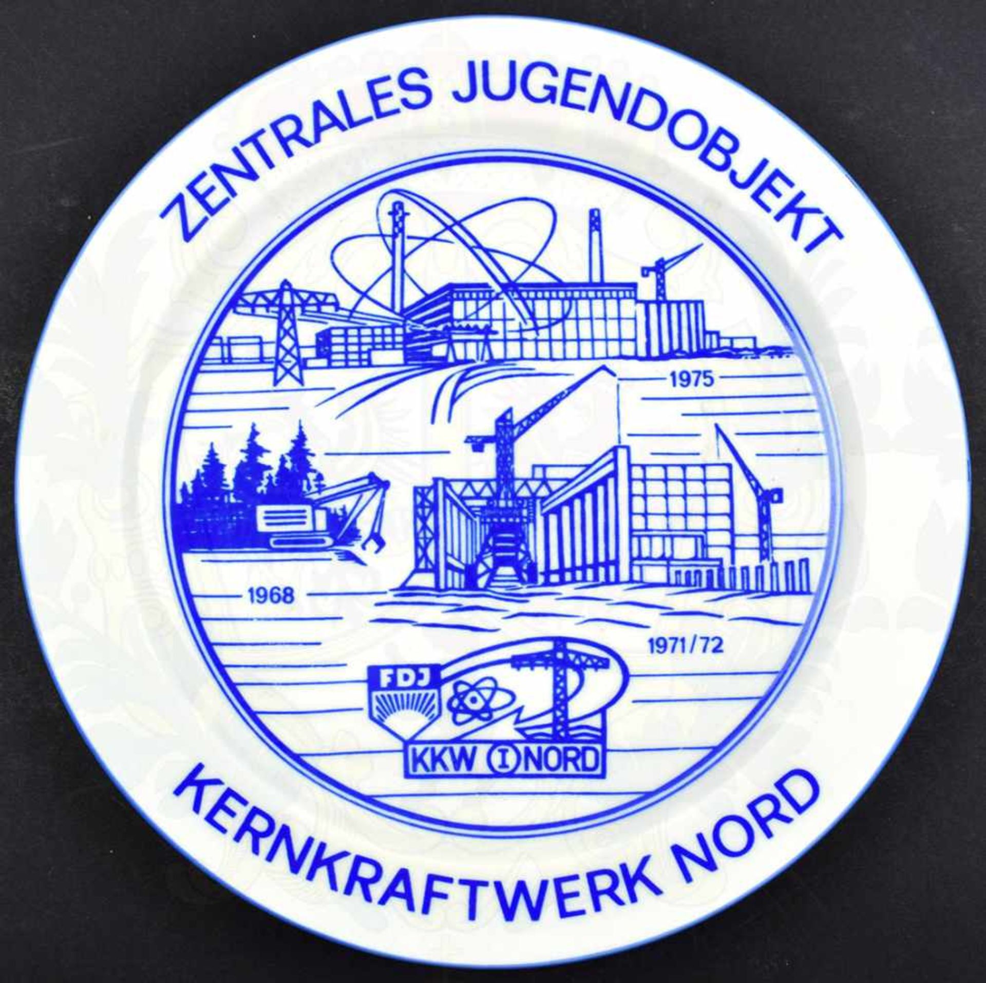 TELLER - KERNKRAFTWERK NORD, Porzellan m. blauem Dekor, bez. „Zentrales Jugendobjekt“, m.