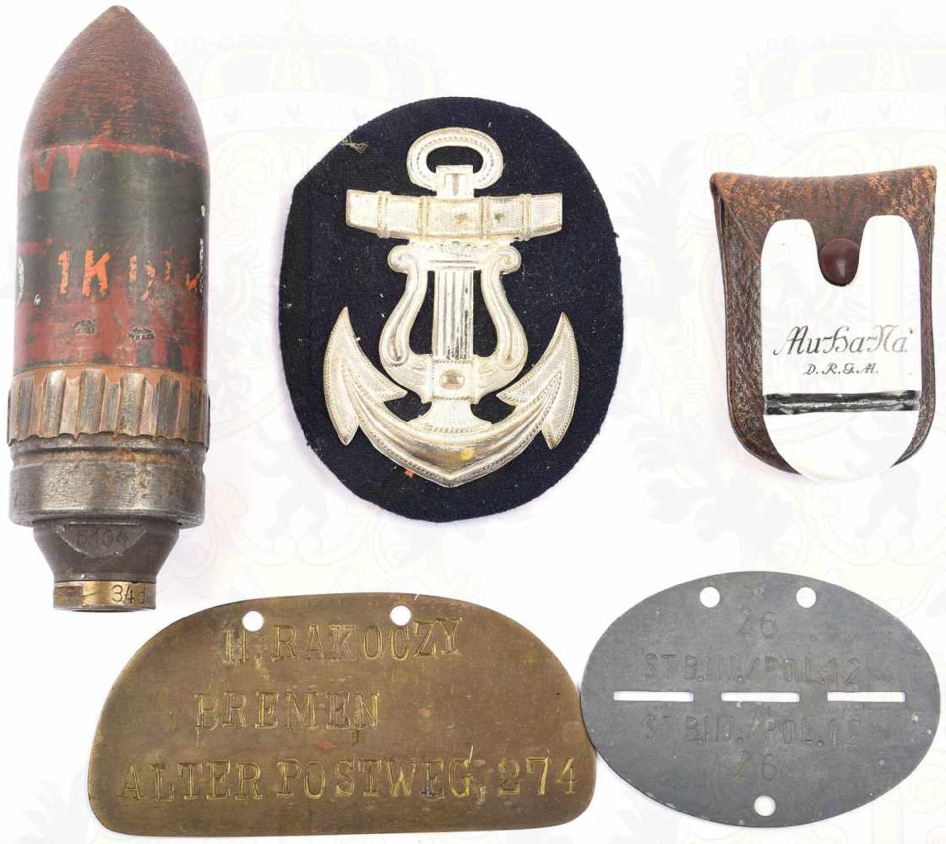 5 KLEINTEILE, Laufbahnabzeichen Kriegsmarine; Erkennungsmarke „STB. III./POL. 12.“, Zink; 3,7cm