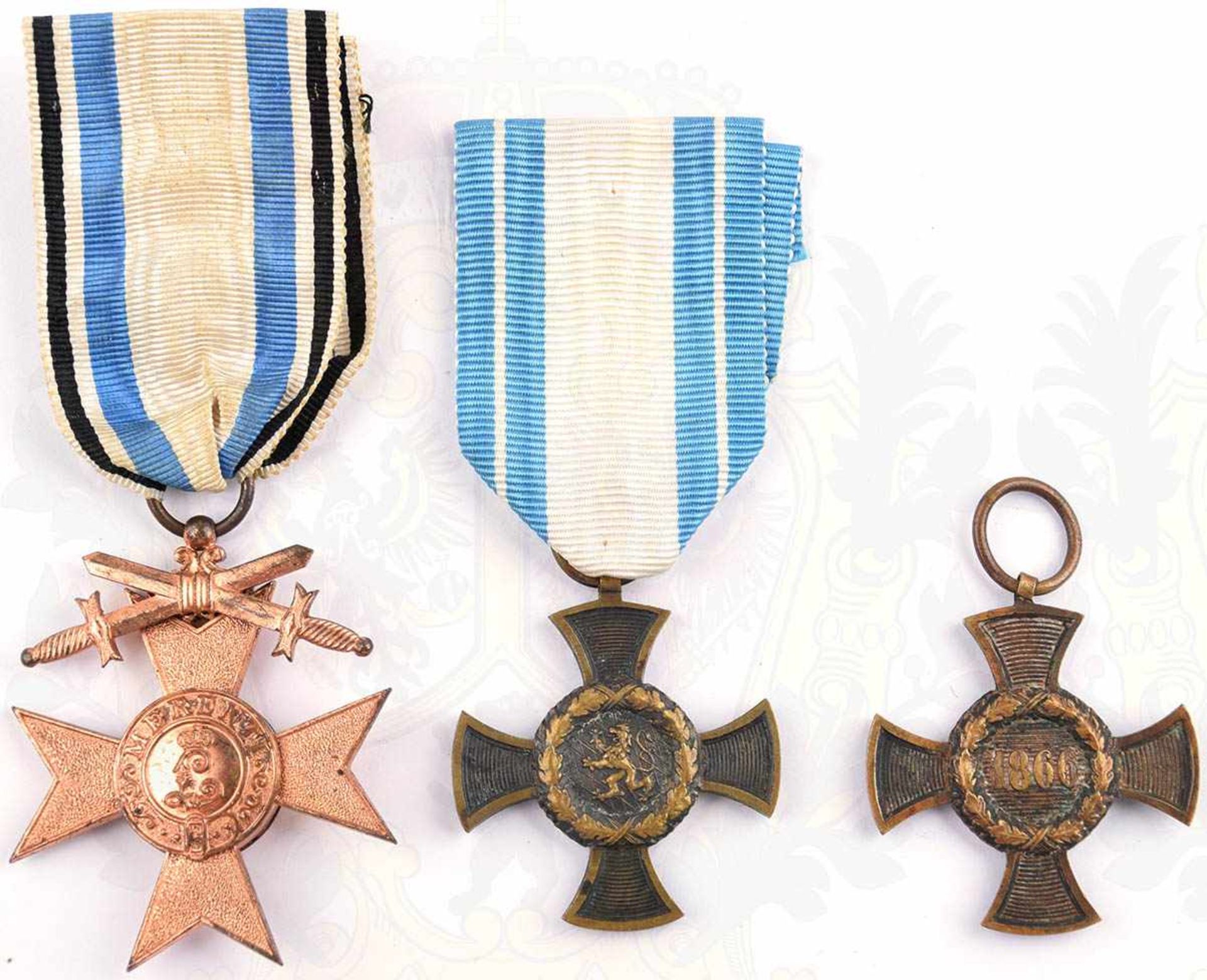 3 AUSZEICHNUNGEN, Militärverdienstkreuz 3. Klasse m. Schwertern, Buntmetall, am Band; 2