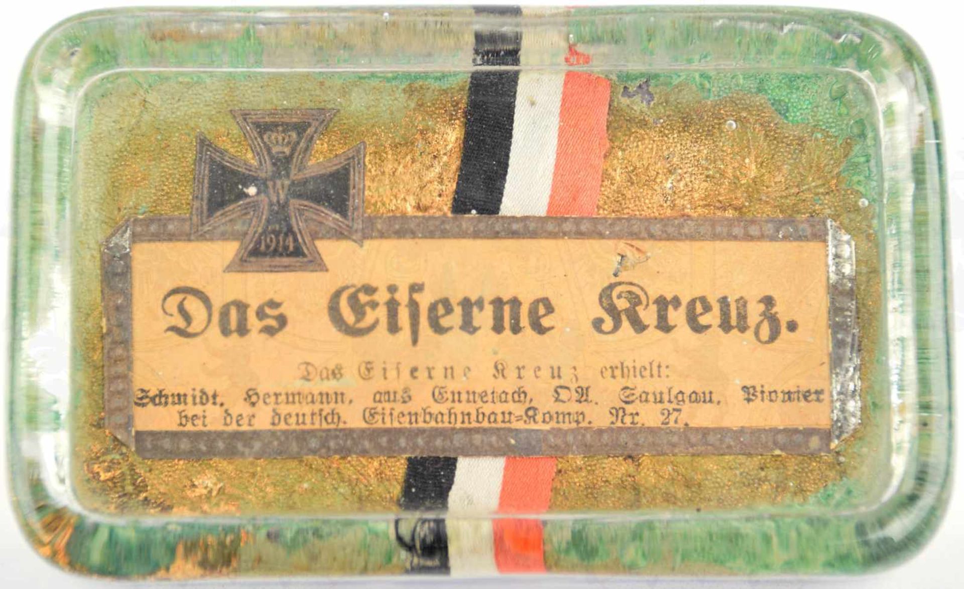 PATRIOTISCHER BRIEFBESCHWERER, Glas, im Boden EK 1914 a. Karton u. s/w/r Band sowie