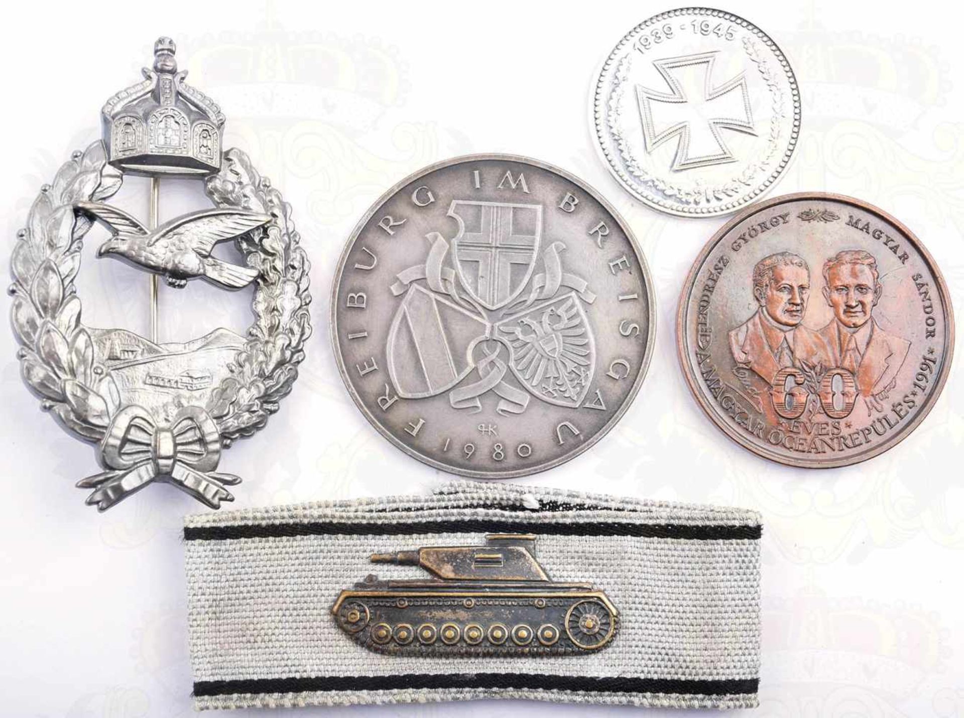 2 EHRENZEICHEN: Flieger-Erinnerungsabzeichen 1914, Weißmetall, massiv, patiniert, rs. Herst.-
