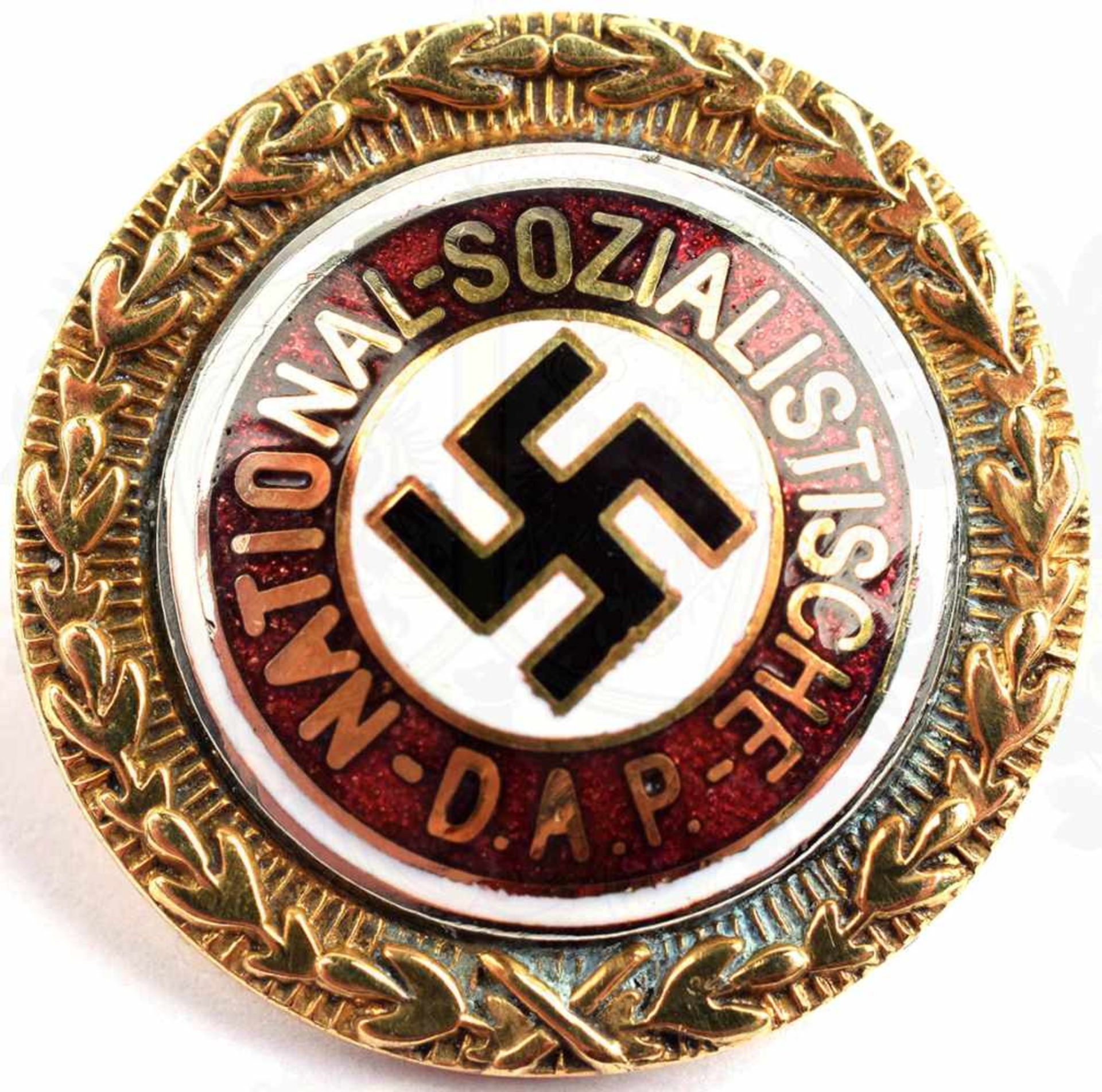 GOLDENES EHRENZEICHEN DER NSDAP, vergld., s/w/r emailliert, Matrikel-Nr. 50955, Herst. „Deschler