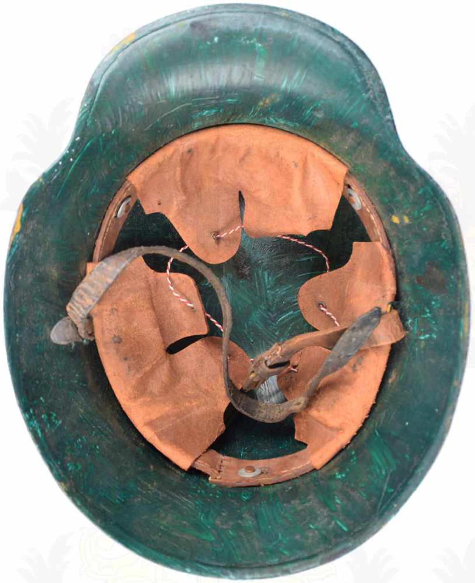 STAHLHELM 17, Sammleranfertigung, Glocke gespachtelt, dick aufgetragener Mimikri-Tarnanstrich, 2 - Bild 3 aus 3