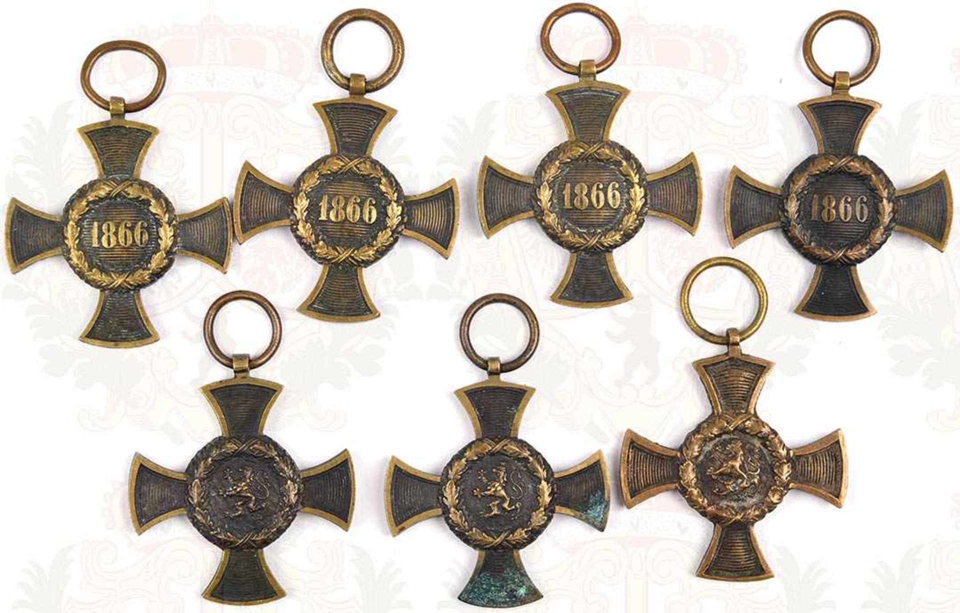 7 ARMEEDENKZEICHEN 1866, Bronze, Schwärzungen tls. vergangen, Bänder fehlen, tls. Belag
