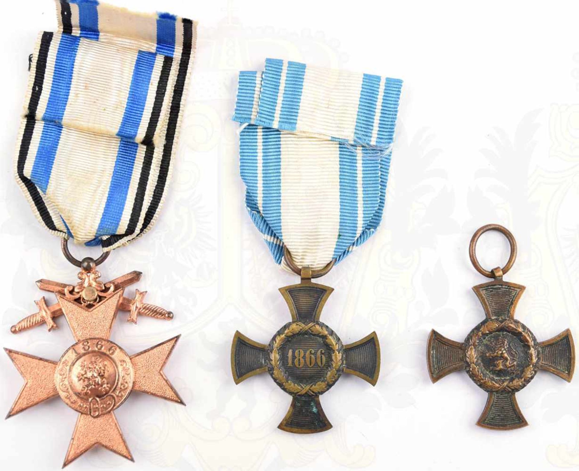 3 AUSZEICHNUNGEN, Militärverdienstkreuz 3. Klasse m. Schwertern, Buntmetall, am Band; 2 - Bild 2 aus 2