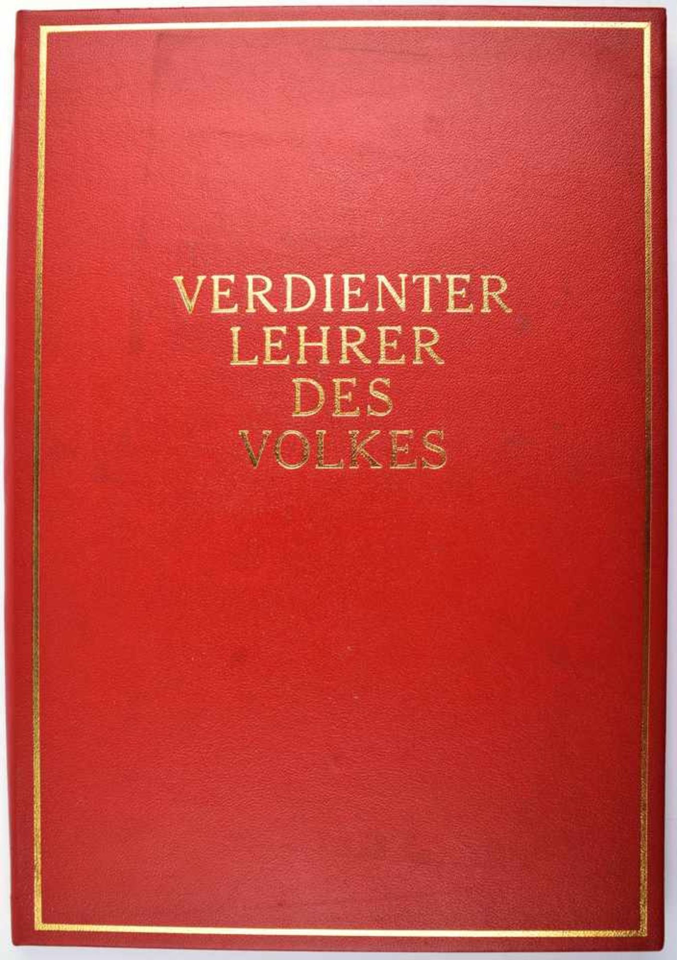 VERLEIHUNGSURKUNDE VERDIENTER LEHRER DES VOLKES, rote Ledermappe goldgeprägt, VU 1971 Berlin, mit - Bild 2 aus 2
