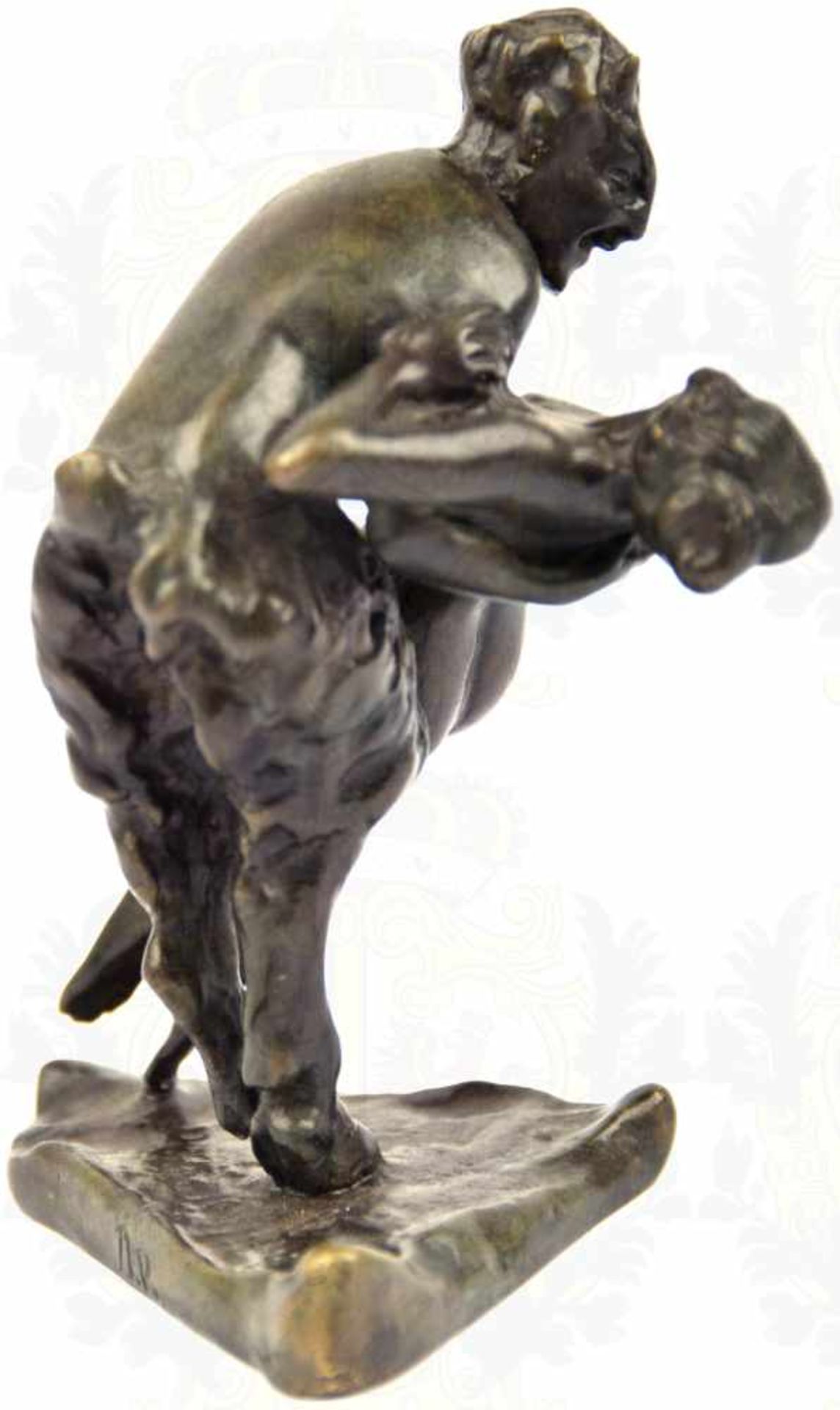 BRONZEPLASTIK, Satyr raubt eine holde Jungfrau, Bronze, dunkel patiniert, Plinthe mit Künstler- - Bild 3 aus 3