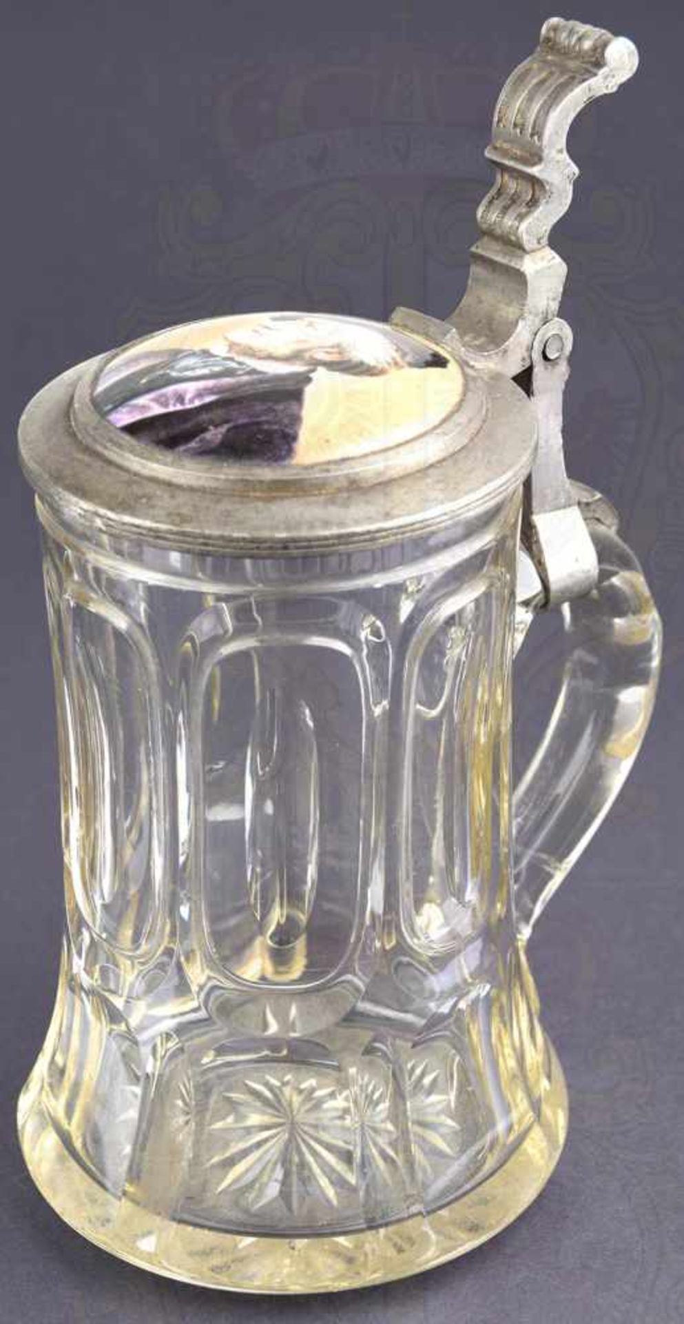 BIERKRUG RICHARD WAGNER, 1/2 L., Glas mit Zierschliff, etwas konkav geformt, flacher Zinndeckel