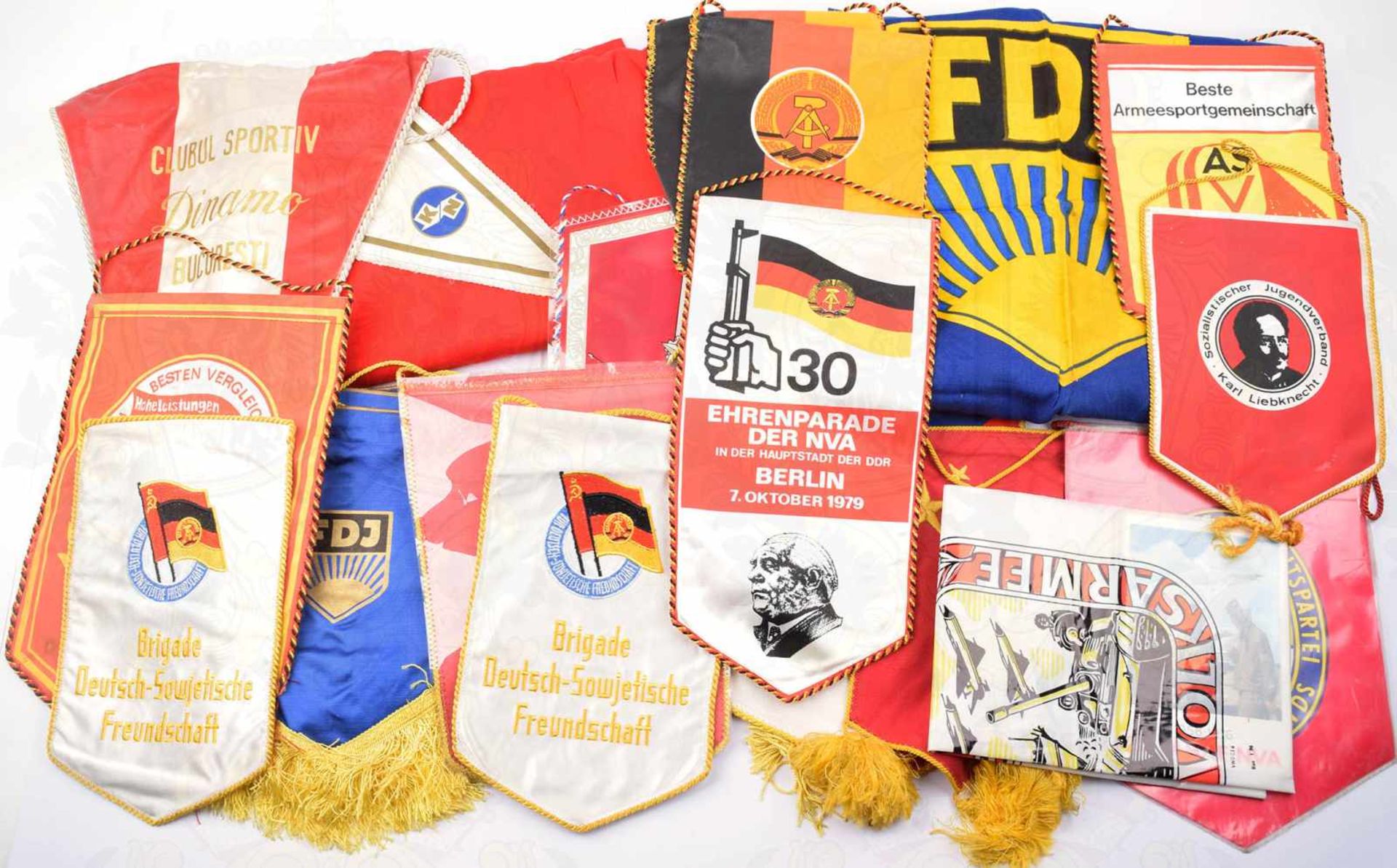 23 TISCHWIMPEL, Ehrenparade der NVA 1979, 25 Jahre NVA 1981, FDJ, ASV, DSF, rumän. Sportverein