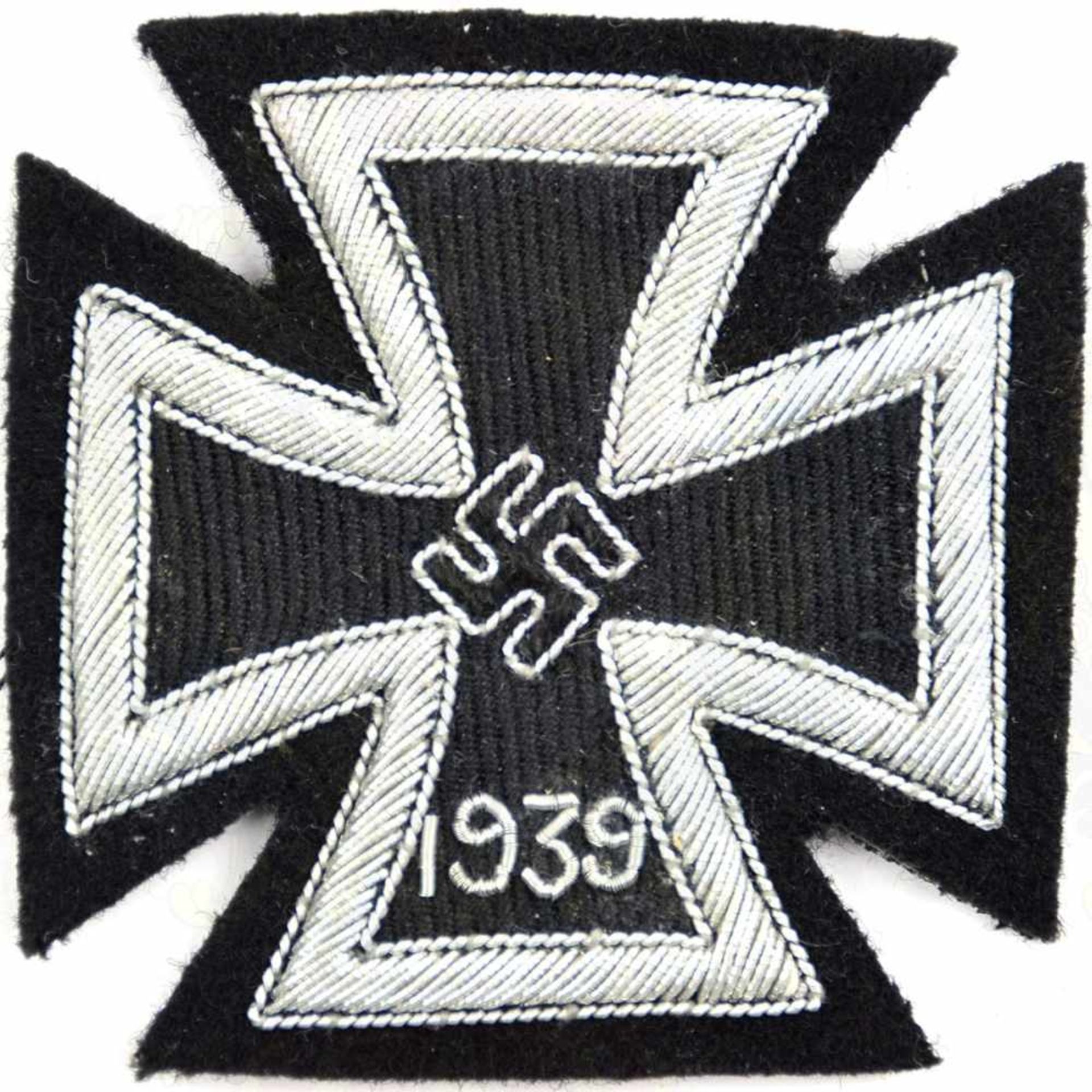 EK I 1939, Textilausführung, schwarzes Tuch, Zarge u. HK in silberfarb. Metallfaden-Stickerei,