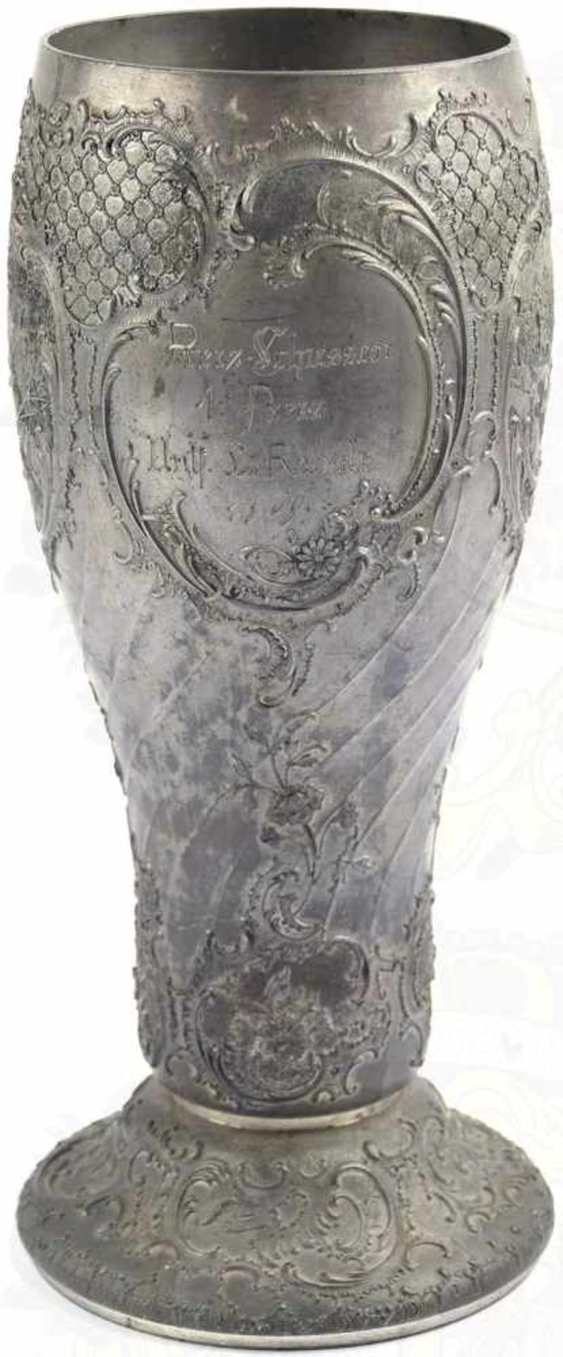 SIEGERPOKAL, Zinn, Herst. „F.&.M. N.“, reliefierte Szenen, Landsknechte, Jagd, Florales, graviert „