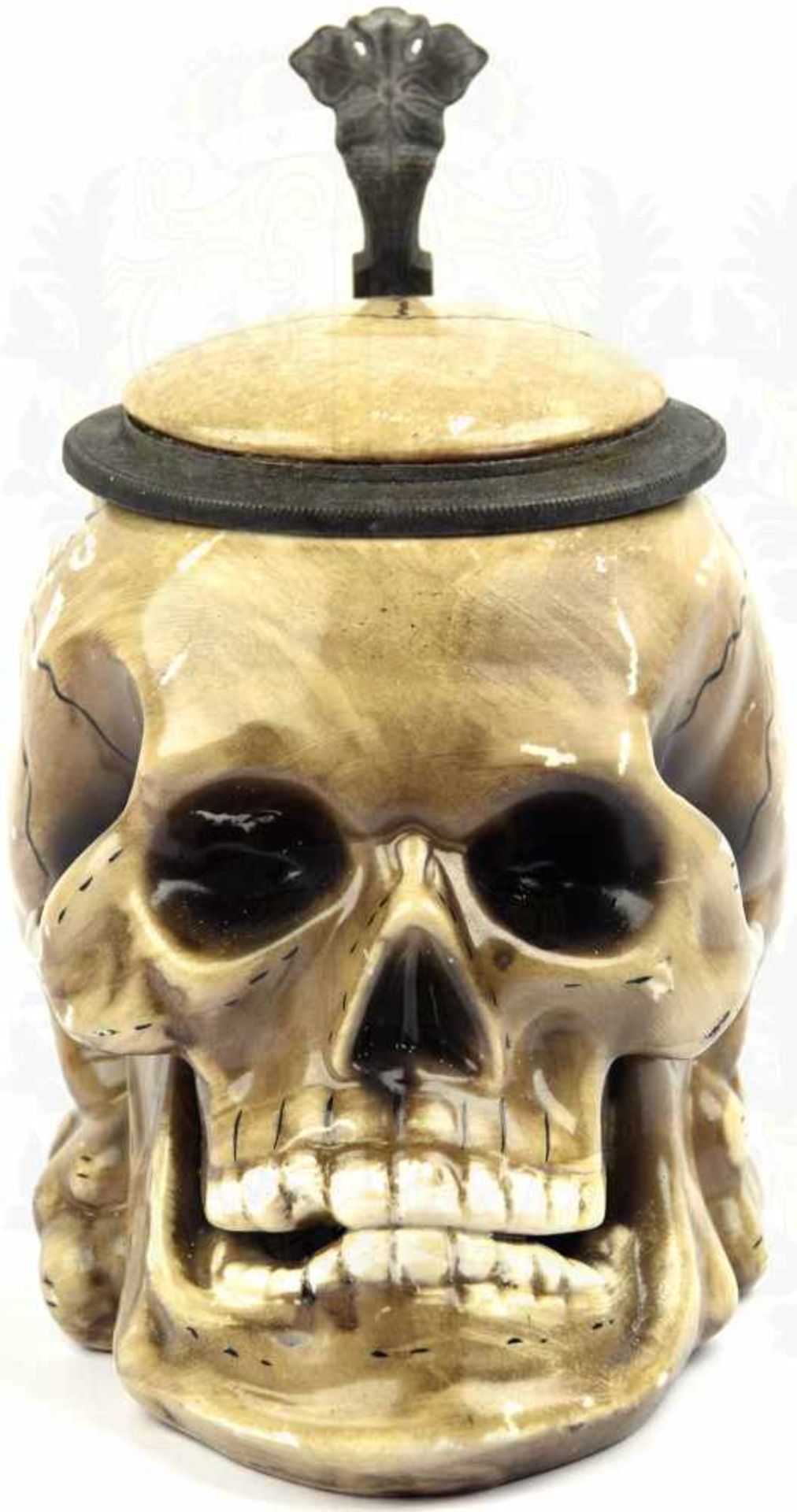 STUDENTIKA-TOTENKOPF-BIERKRUG, ca. 0,4 L., weißes Porzellan, glasiert, Fertigung 2. Hälfte 20. Jhd., - Bild 2 aus 4