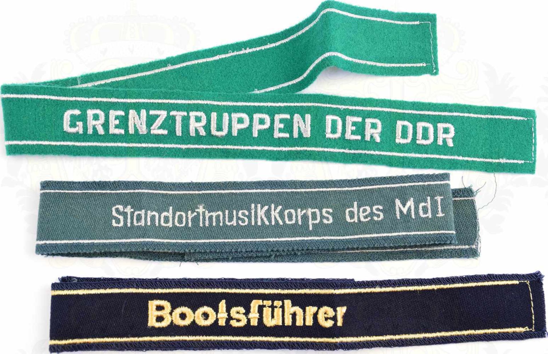 3 ÄRMELBÄNDER: Grenztruppen der DDR; Standortmusikkorps des MdI u. Bootsführer, grünes/graues/