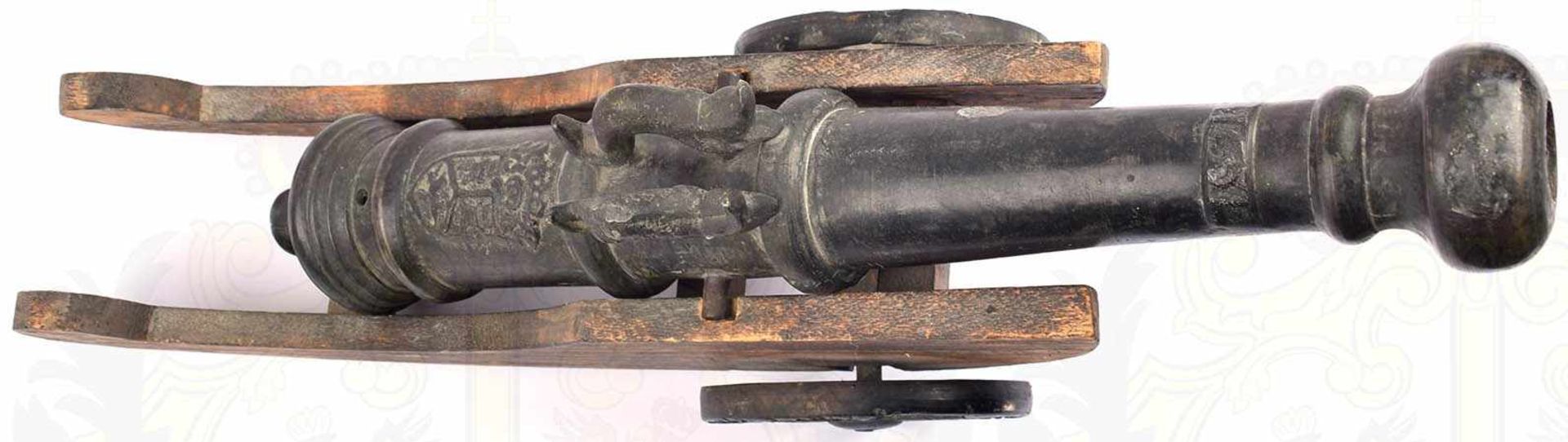 RELING-KANONE, Bronze, Kal. 22mm, Rohr m. relief. Jahreszahl „1651“, ursprünglich wohl gefertigt als - Bild 2 aus 4